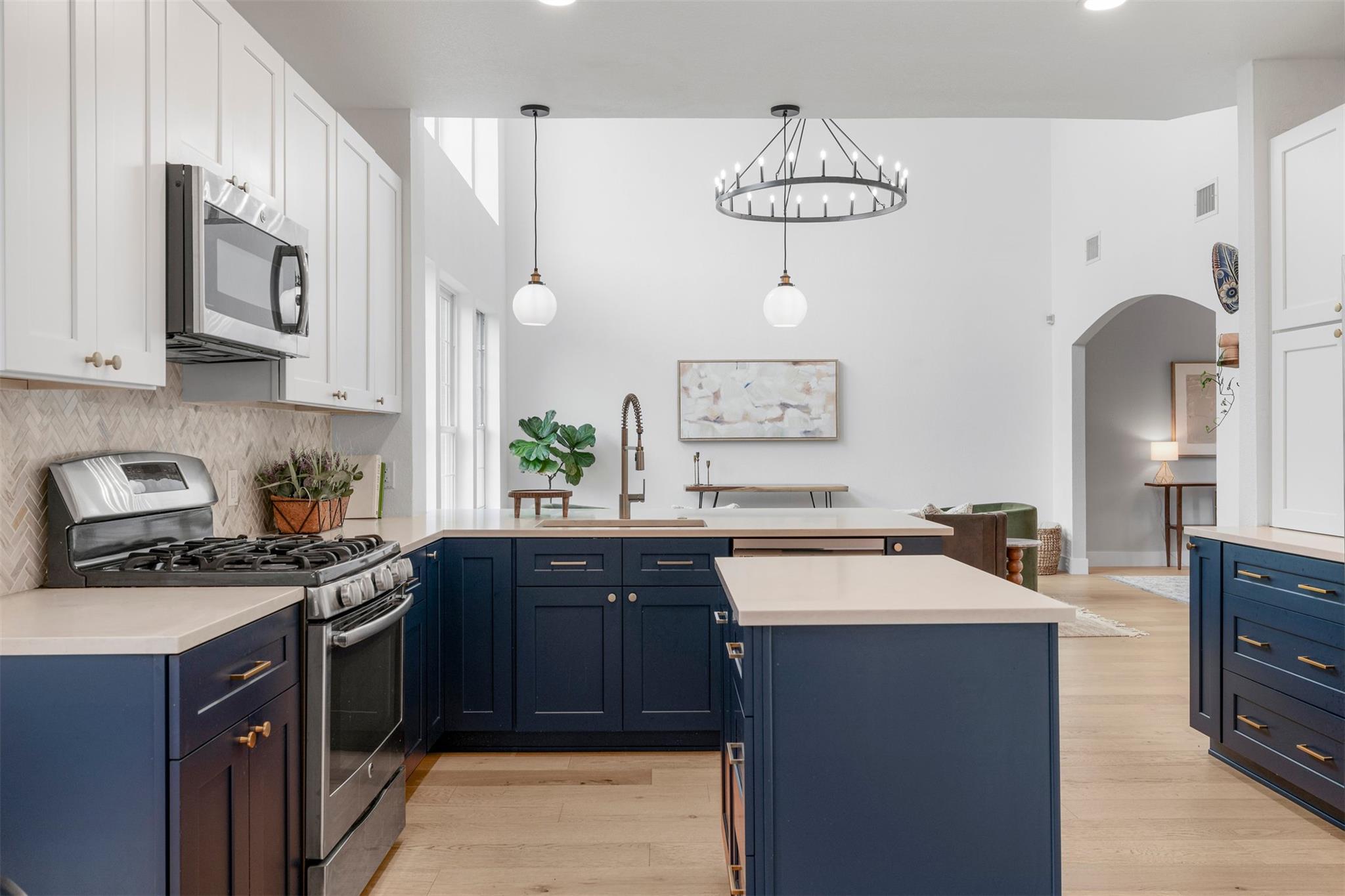 6804 Auckland CT