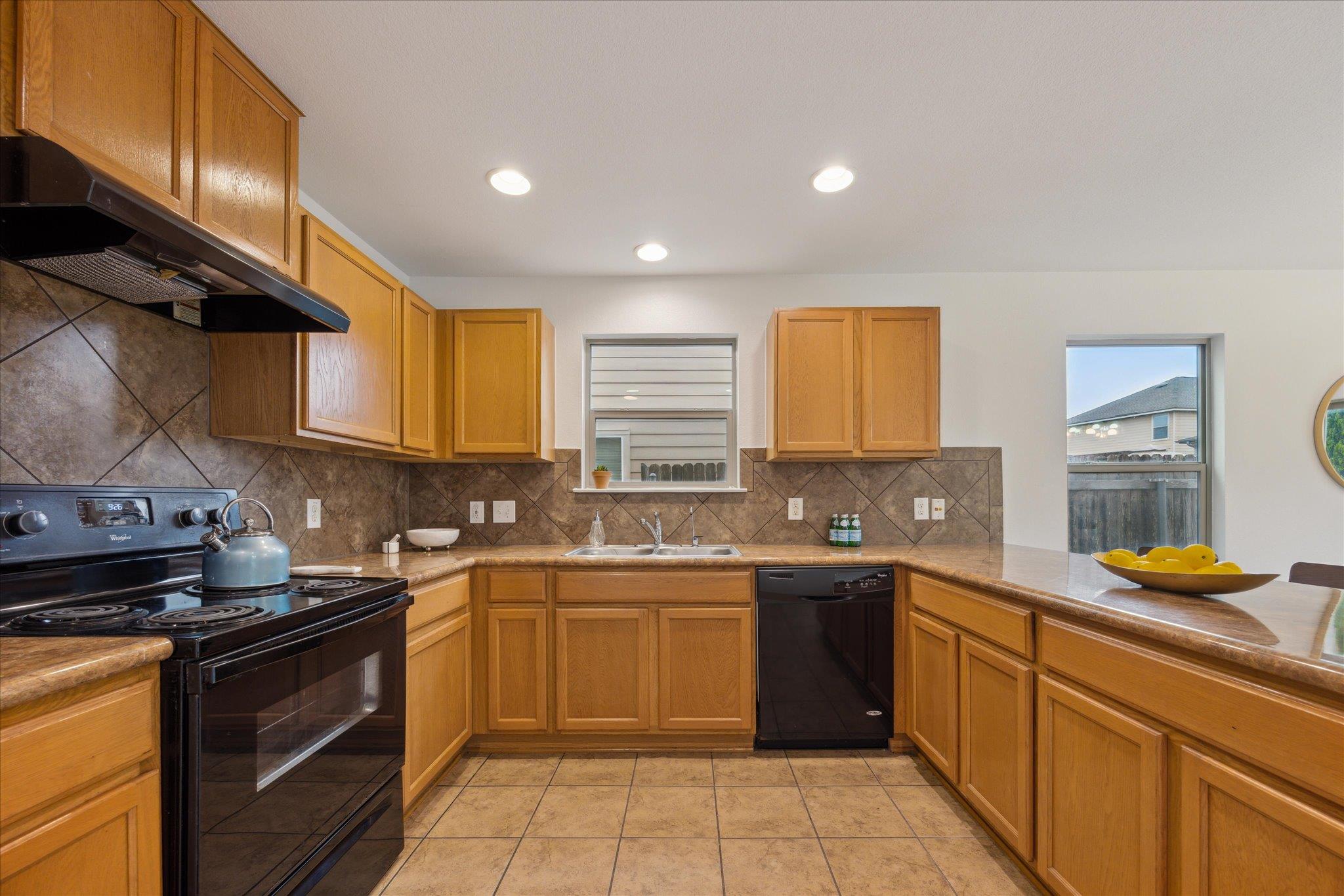 11009 Roderick Lawson LN