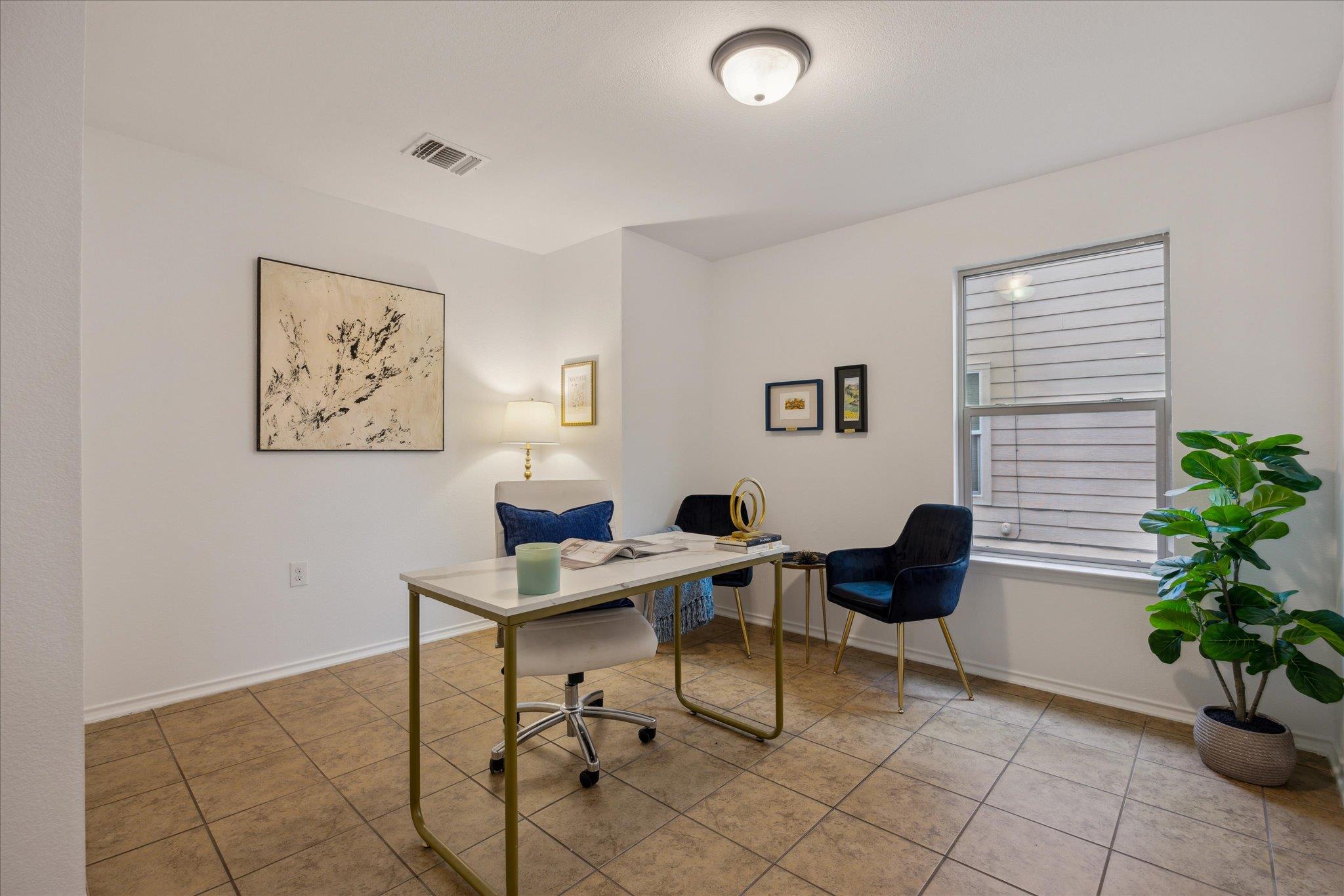 11009 Roderick Lawson LN