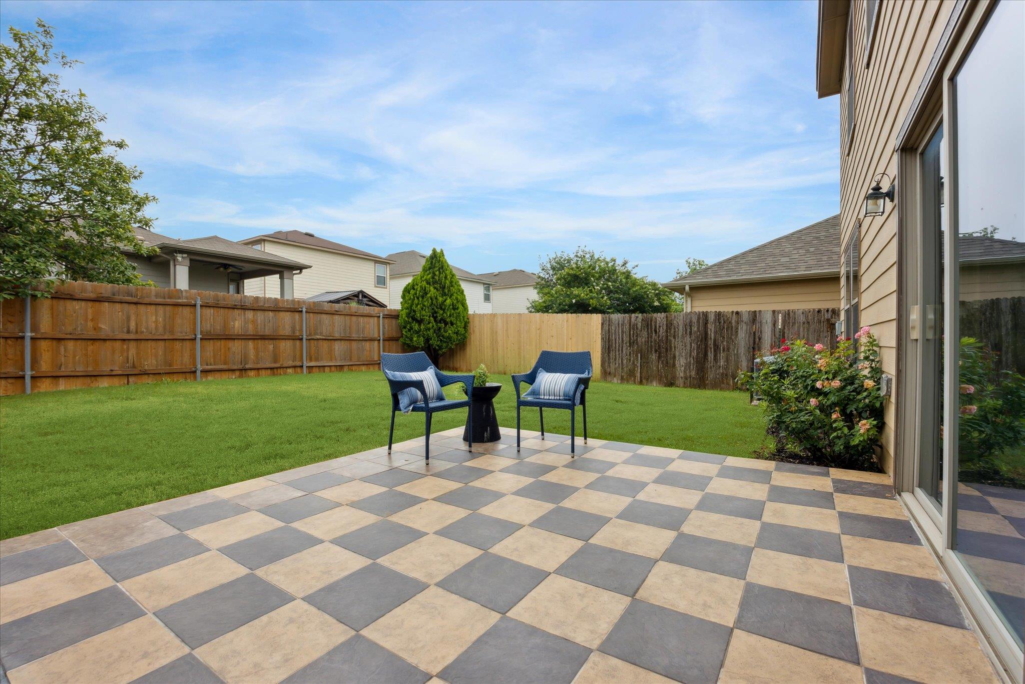 11009 Roderick Lawson LN