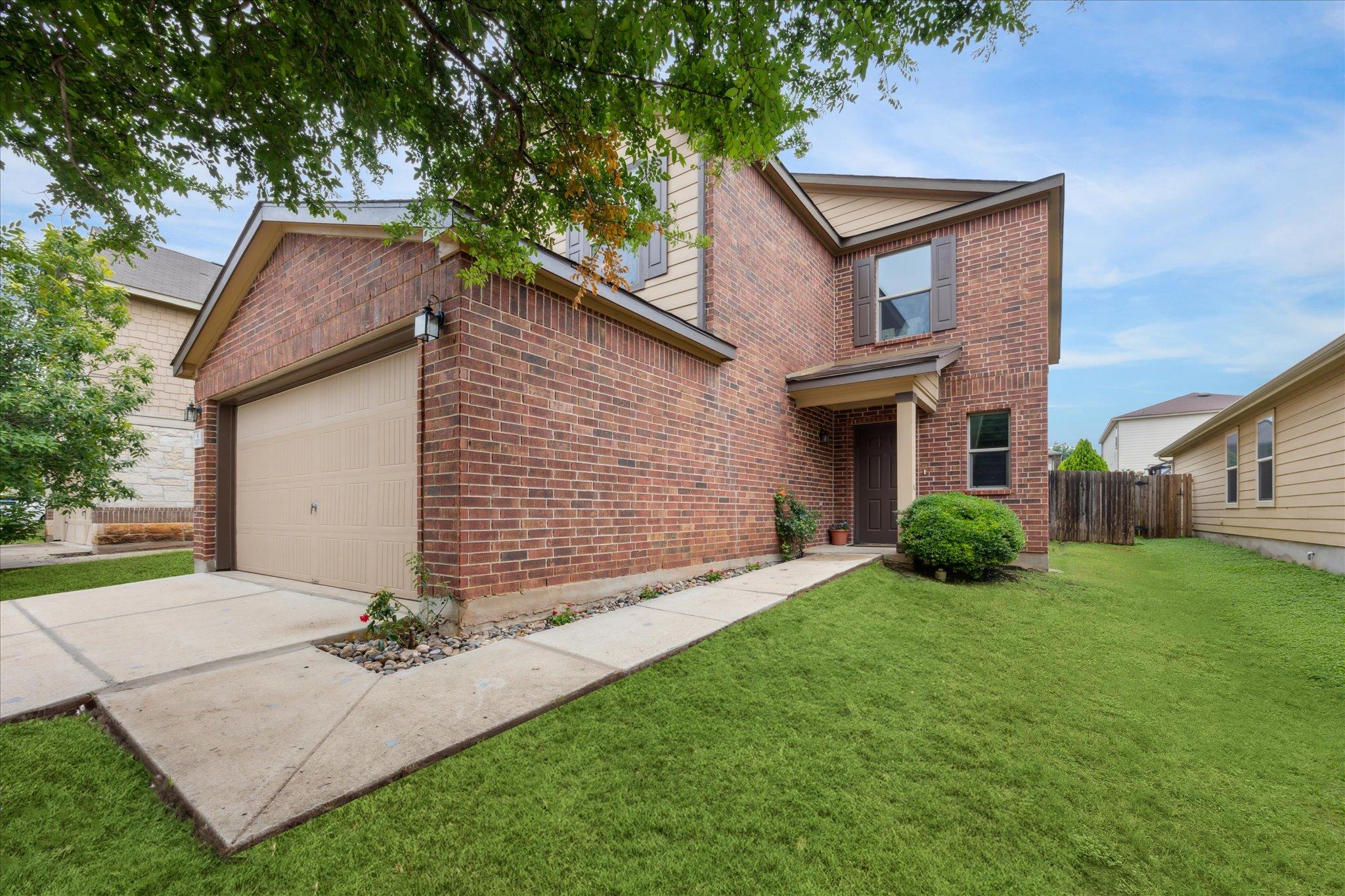 11009 Roderick Lawson LN