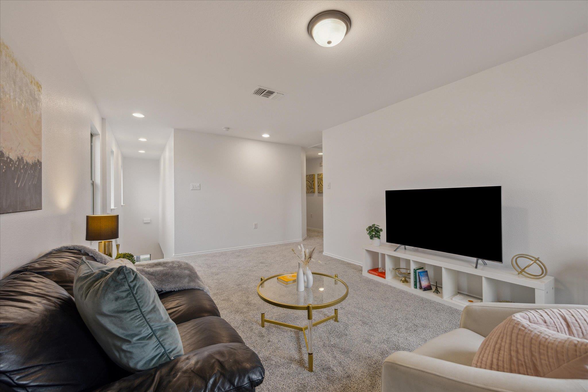 11009 Roderick Lawson LN