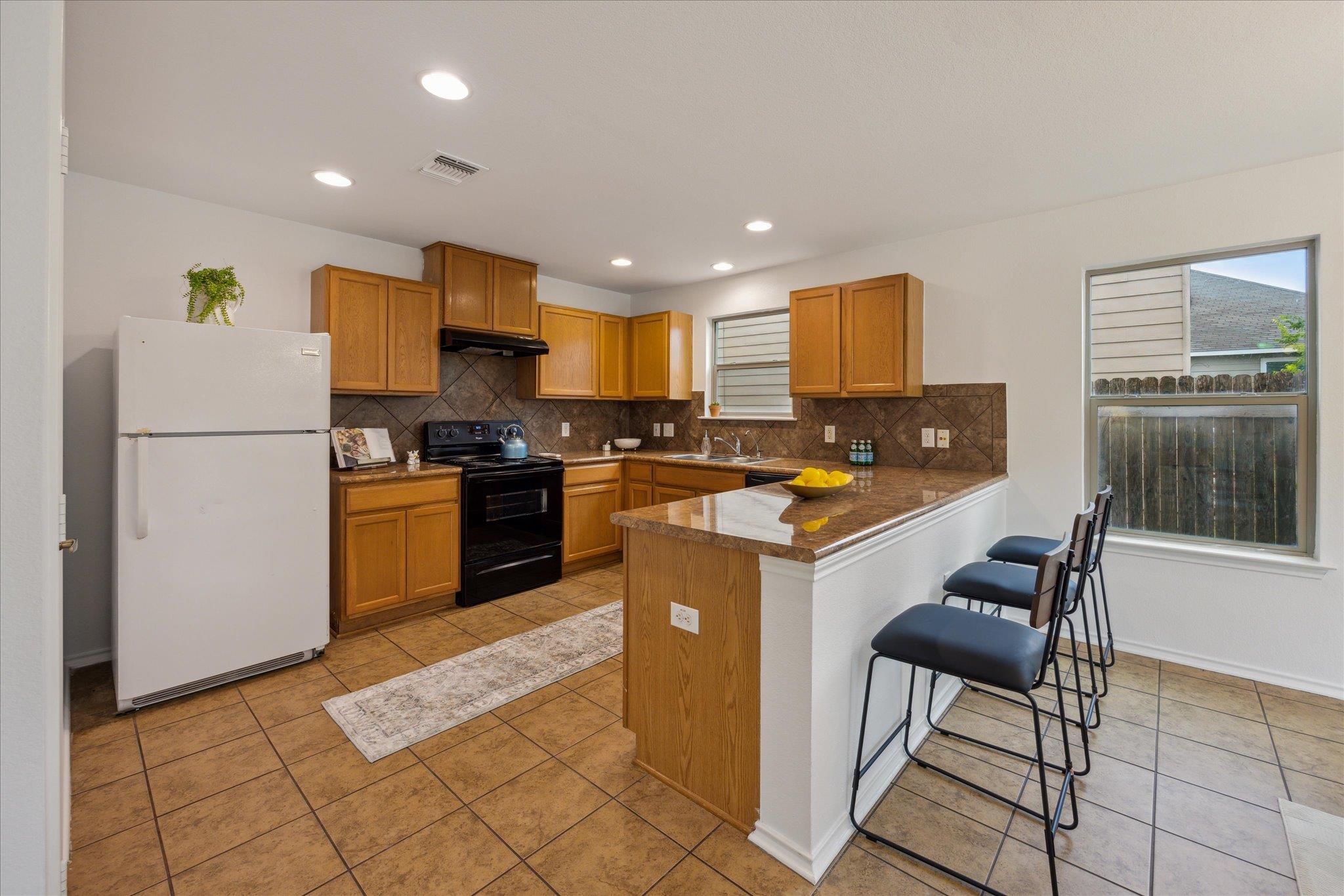 11009 Roderick Lawson LN