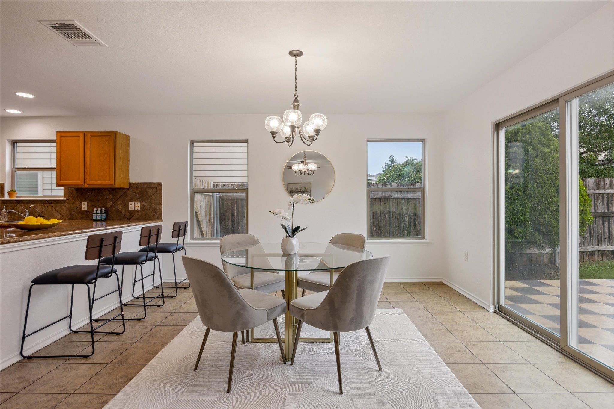 11009 Roderick Lawson LN