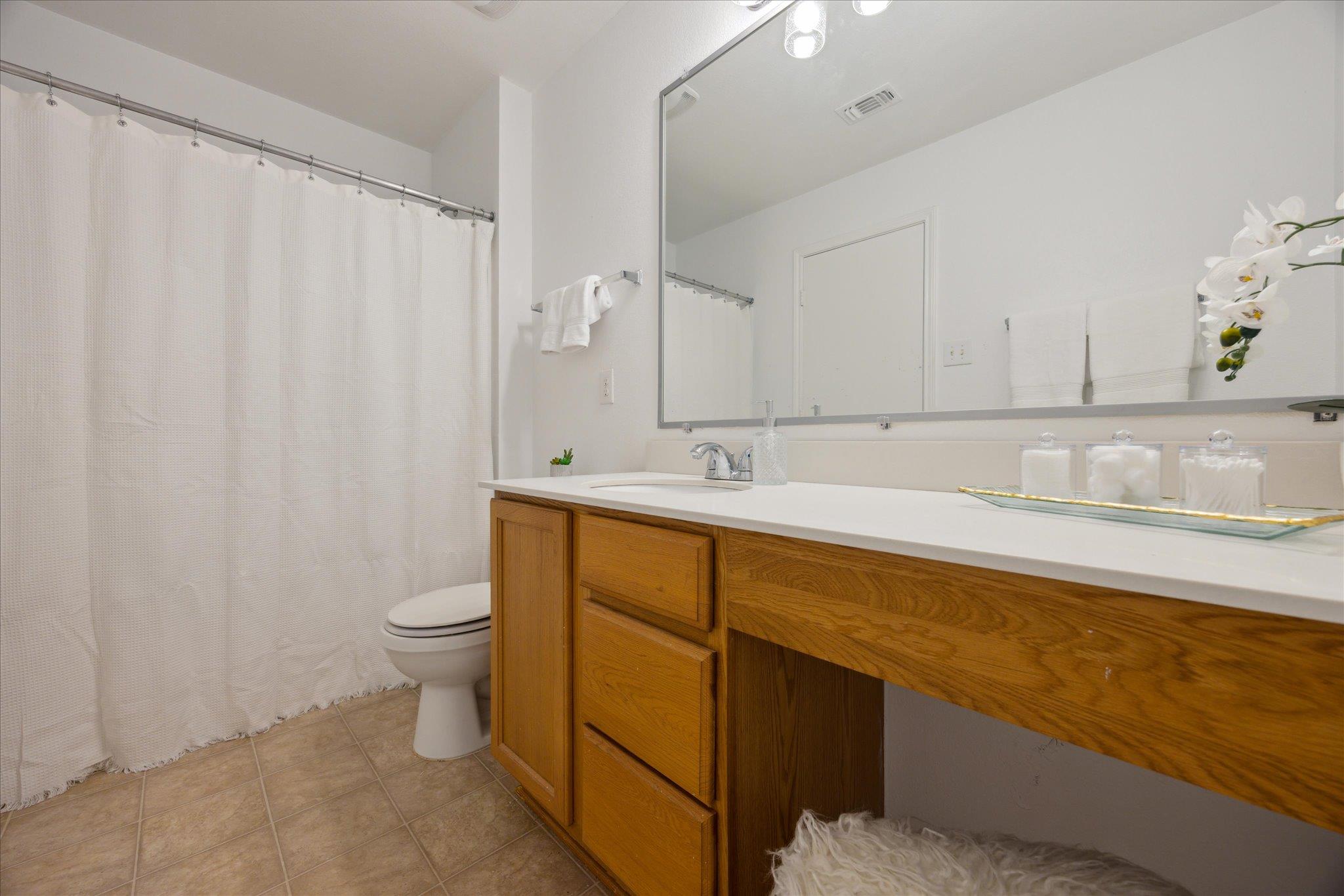 11009 Roderick Lawson LN