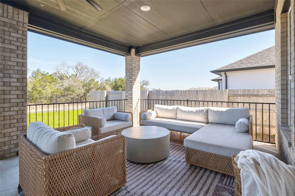 819 Arrowhead Ranch BLVD