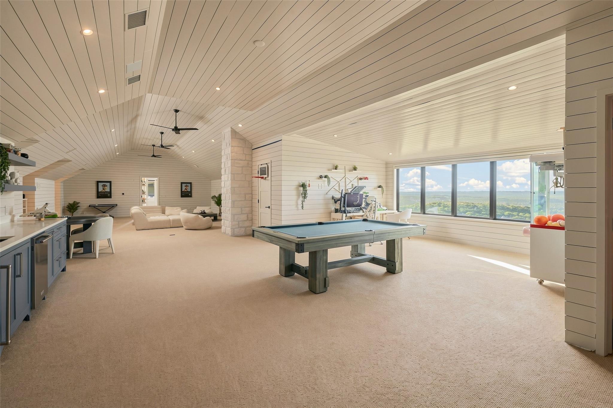 24 Cousteau LN