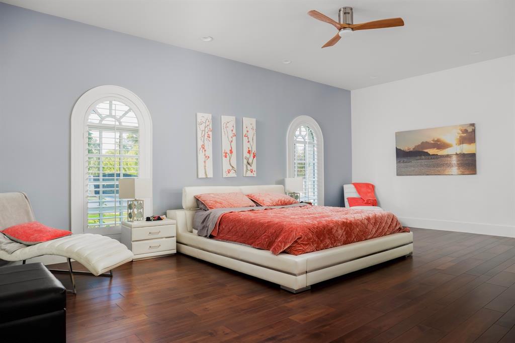 21 Cousteau LN