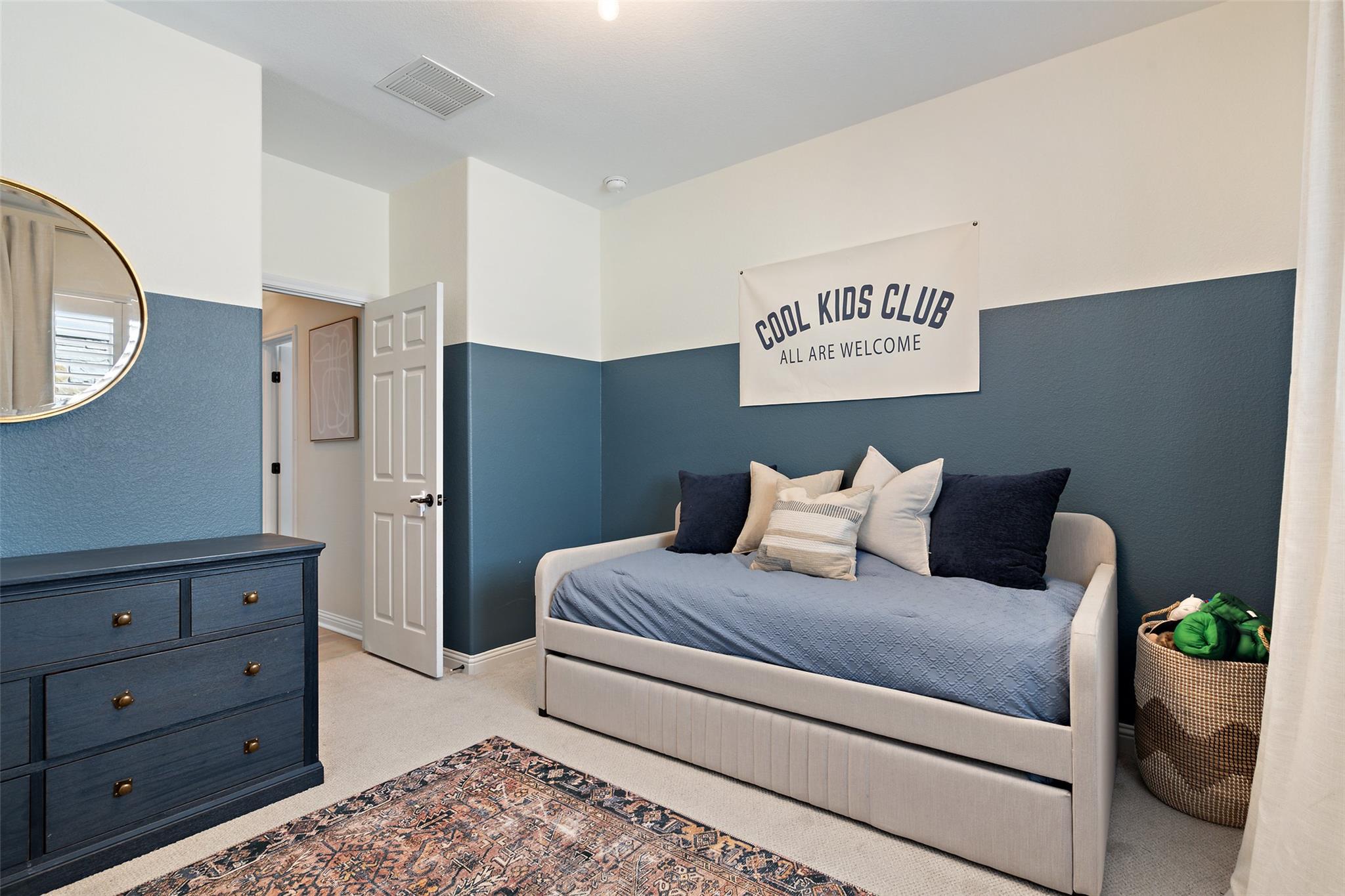 407 Highland Village DR