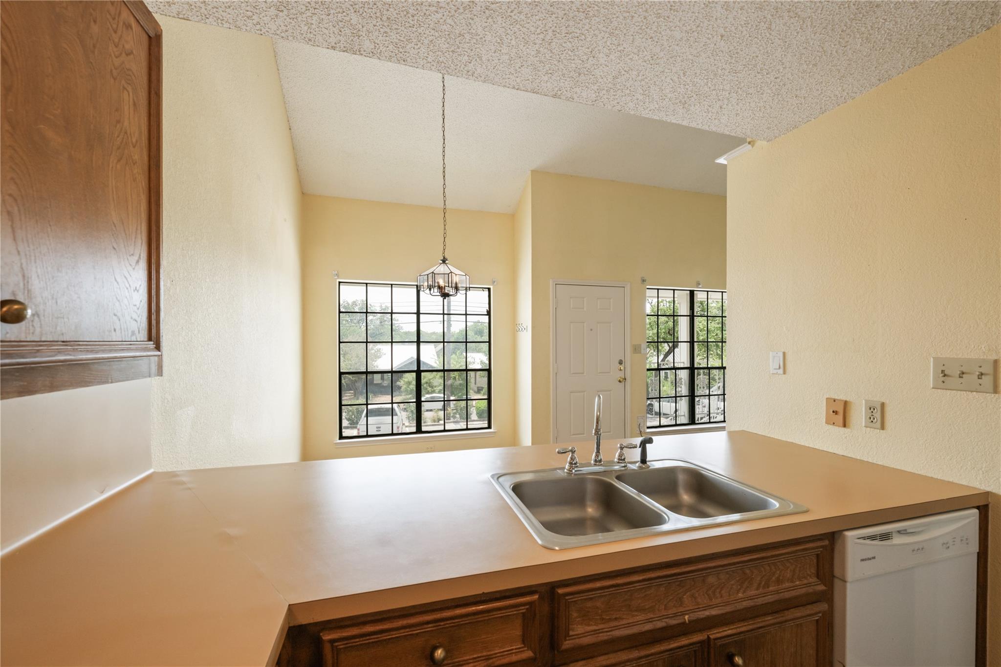 1610 Waterston Ave # 11