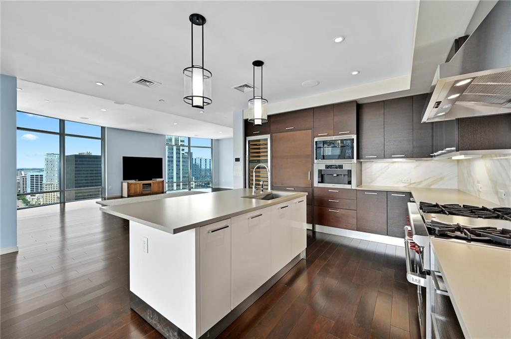 200 Congress Ave Unit: 26EG