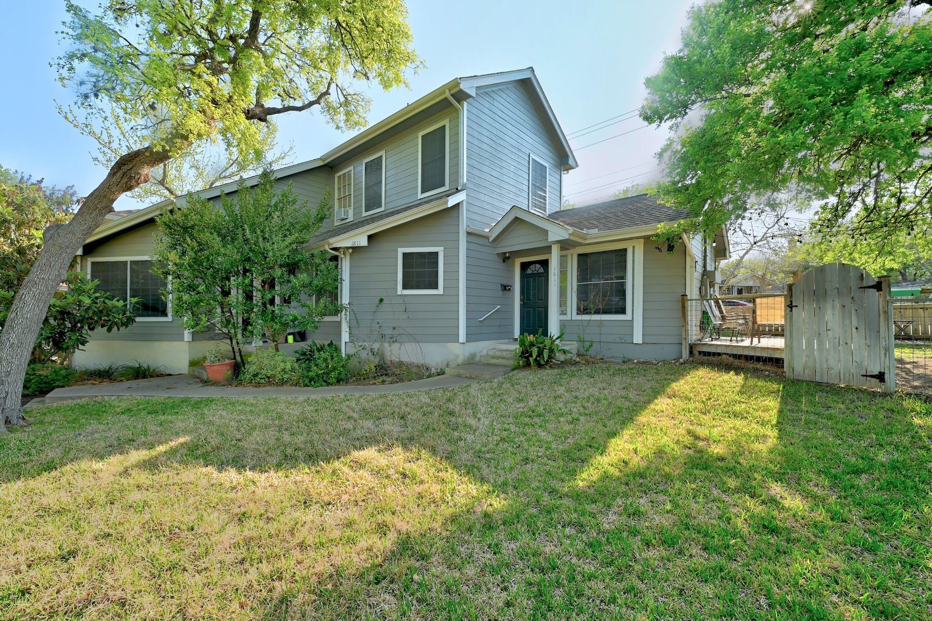 1811 W 39th ST Unit: A/B
