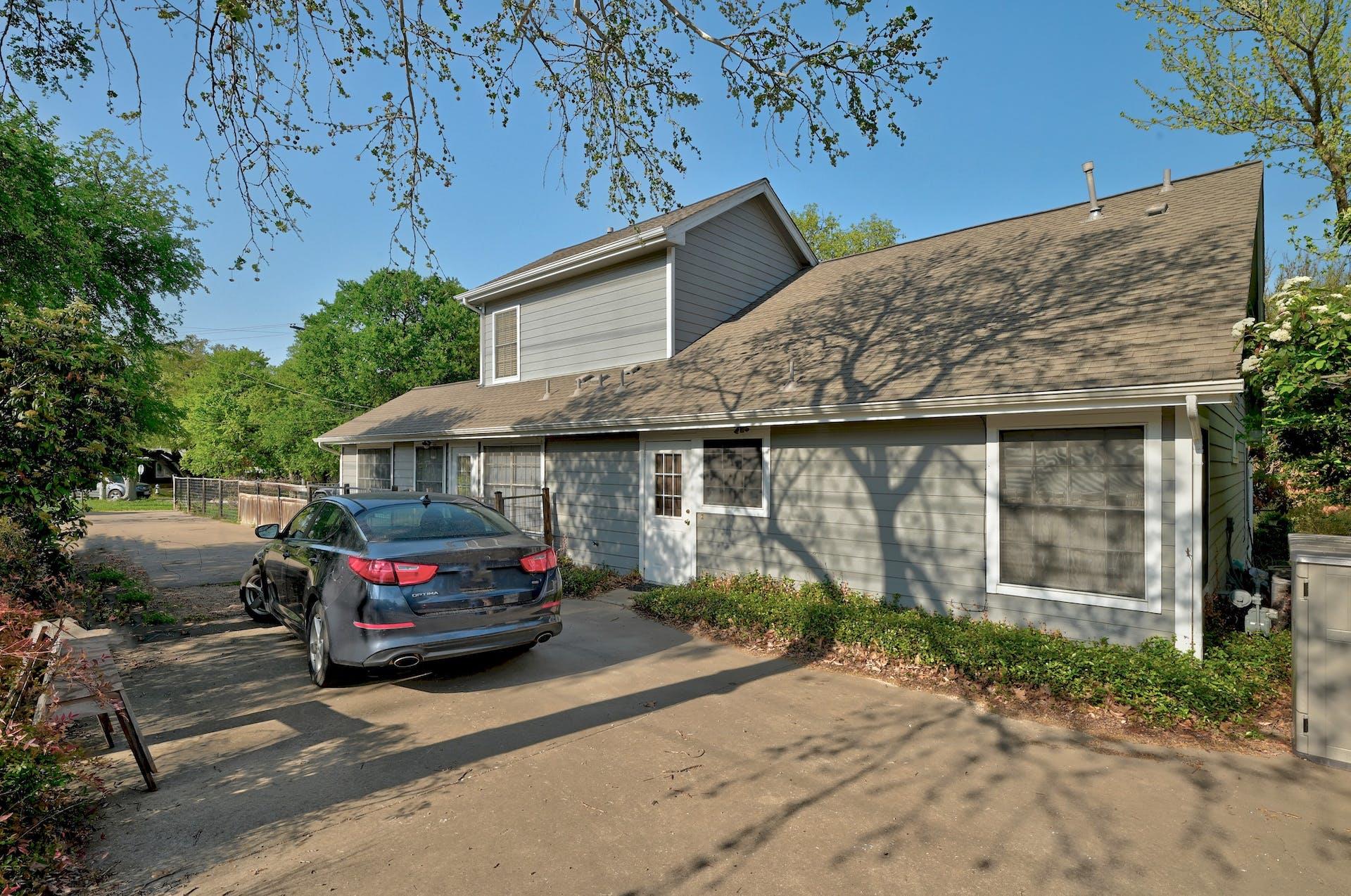 1811 W 39th ST Unit: A/B