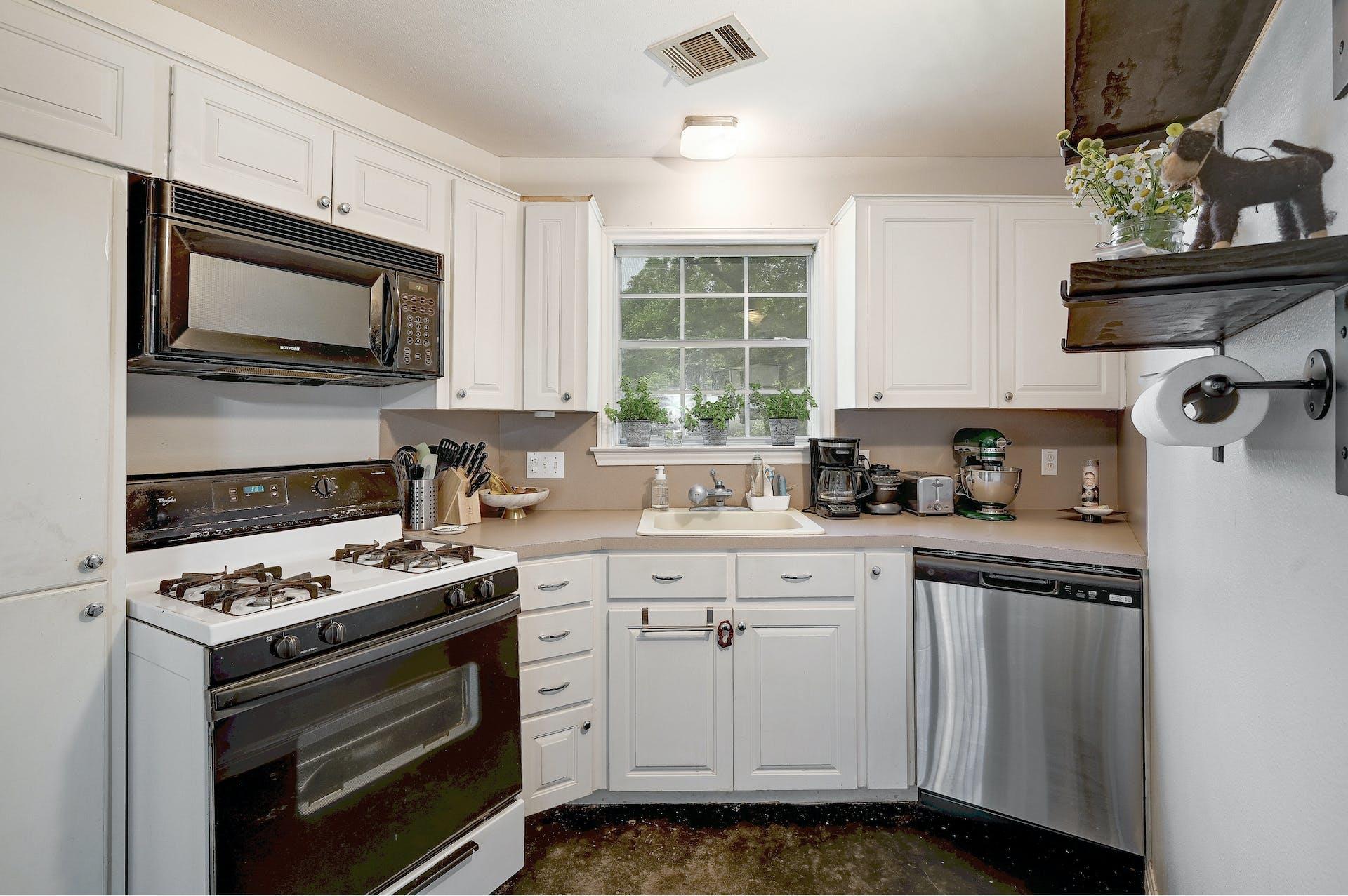 1811 W 39th ST Unit: A/B