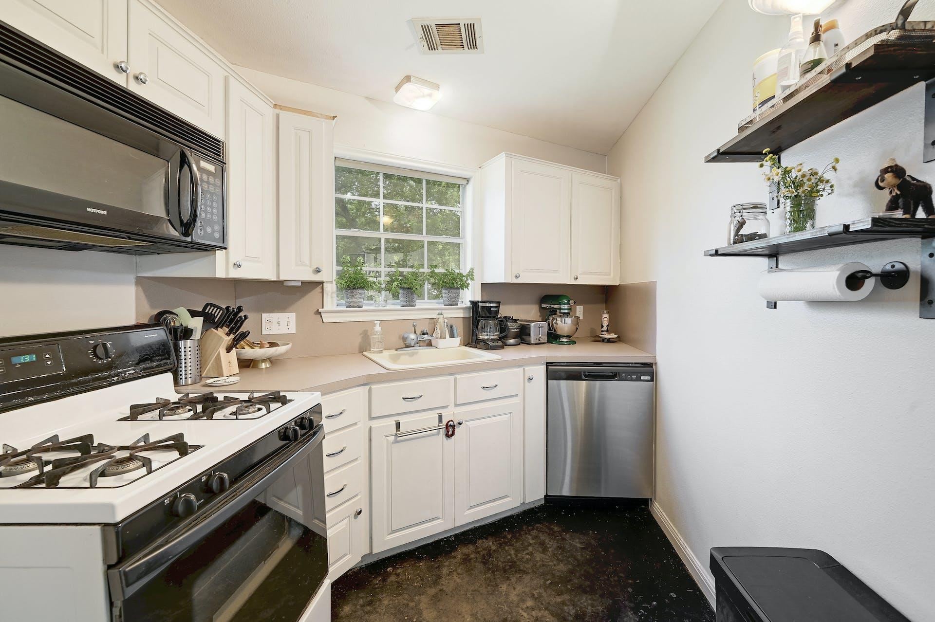1811 W 39th ST Unit: A/B