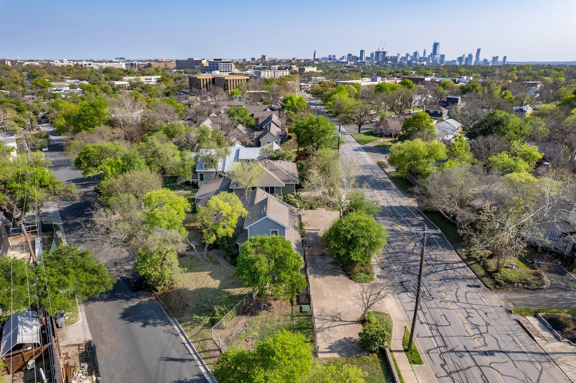 1811 W 39th ST Unit: A/B