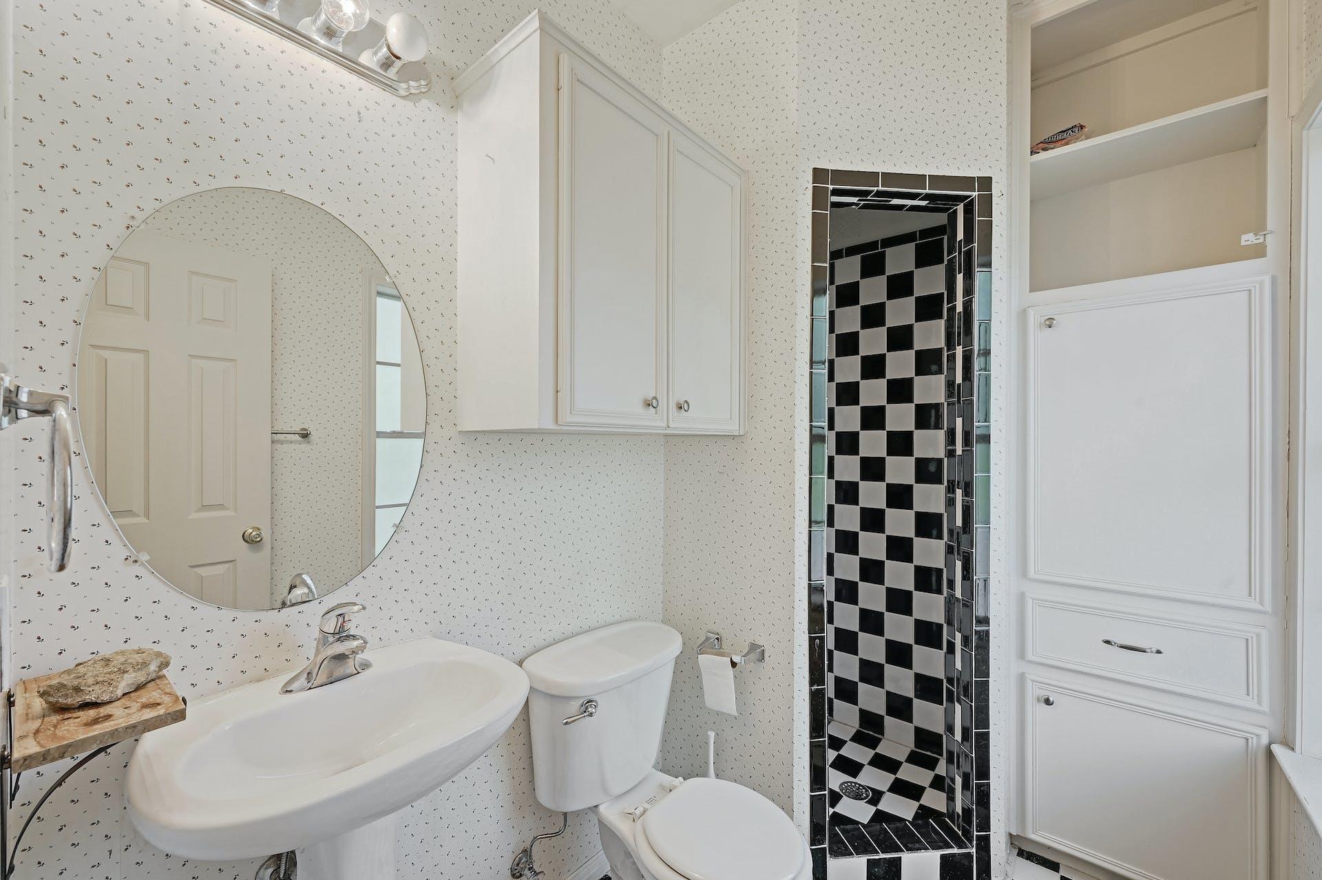 1811 W 39th ST Unit: A/B