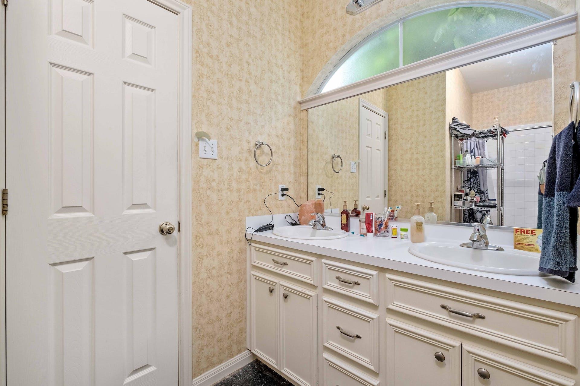 1811 W 39th ST Unit: A/B