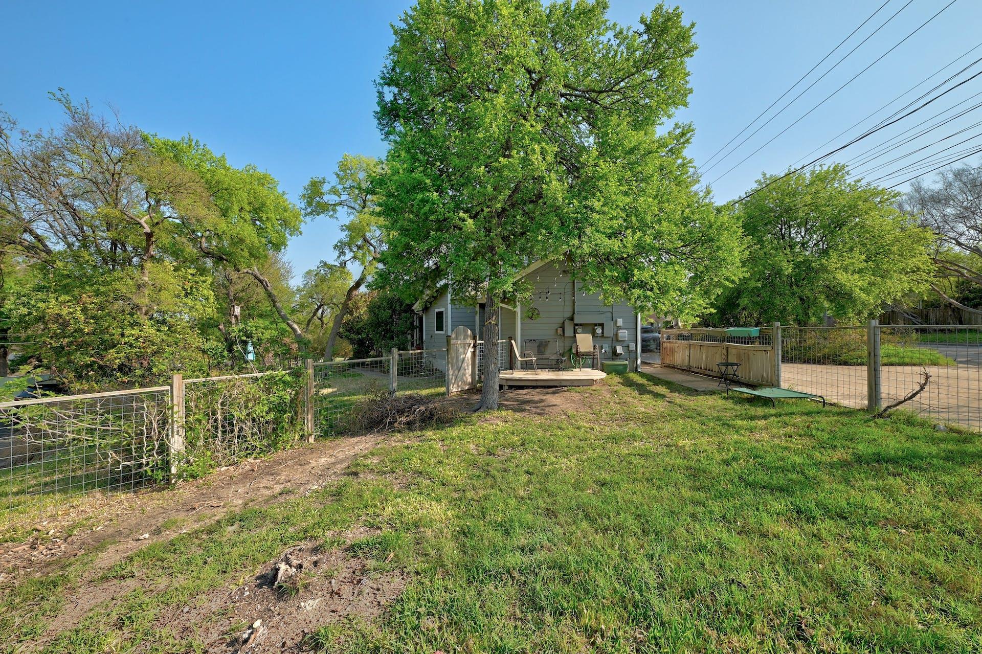 1811 W 39th ST Unit: A/B