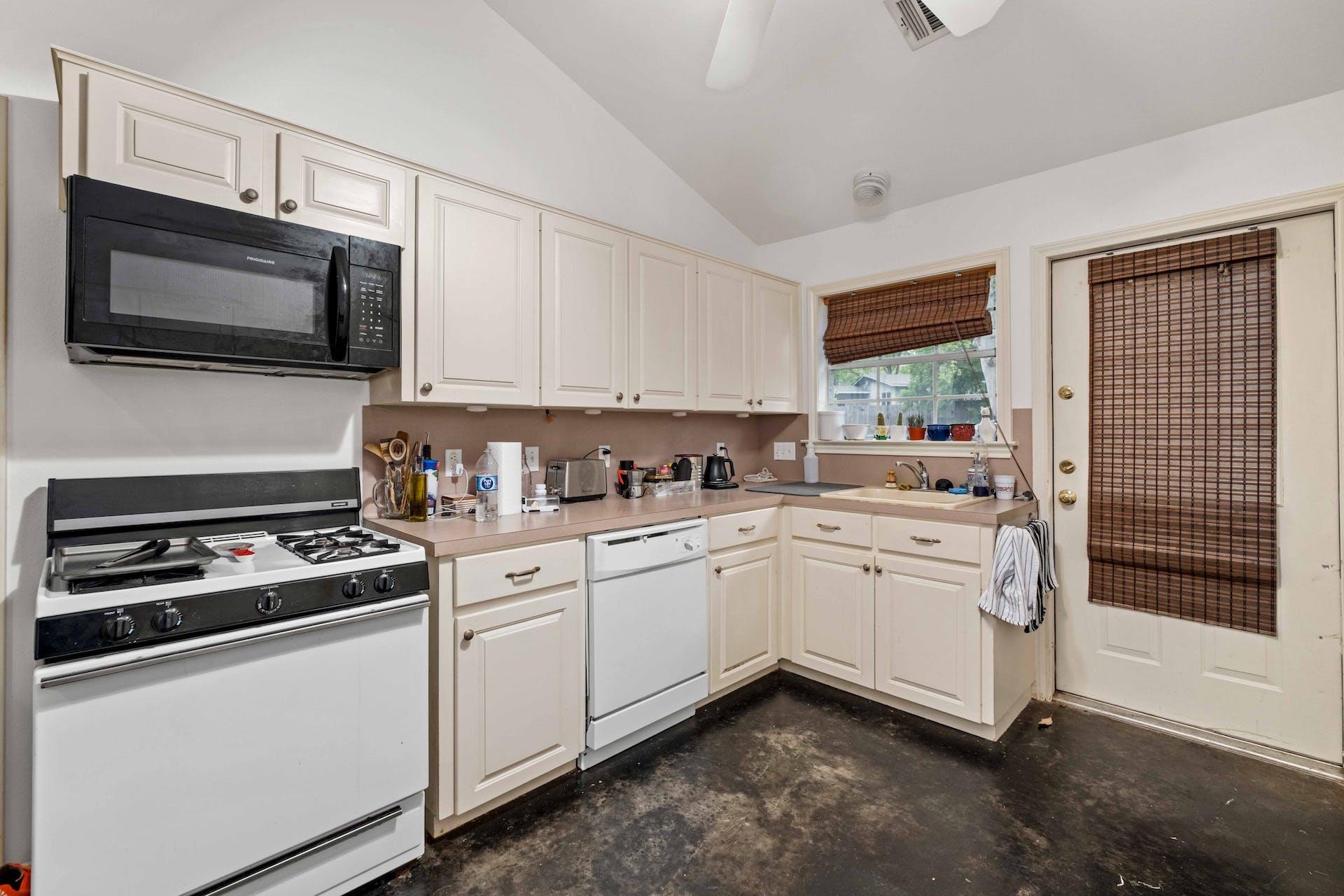 1811 W 39th ST Unit: A/B