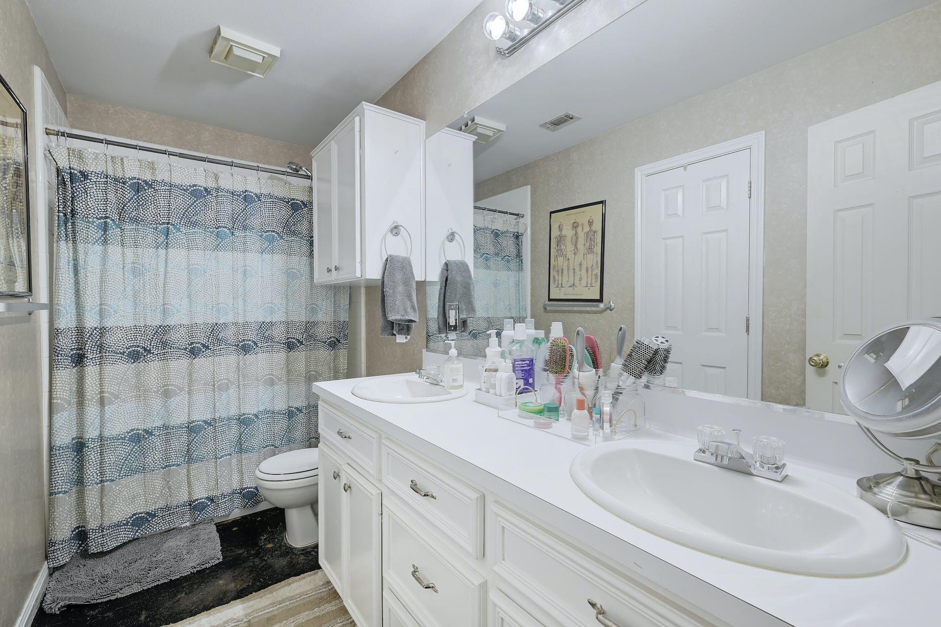 1811 W 39th ST Unit: A/B