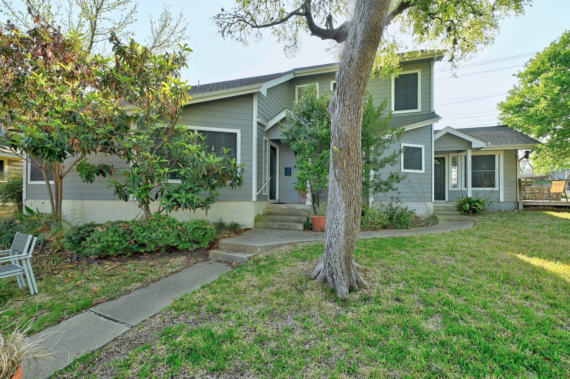 1811 W 39th ST Unit: A/B