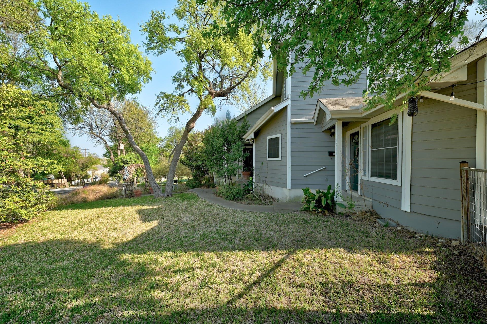 1811 W 39th ST Unit: A/B