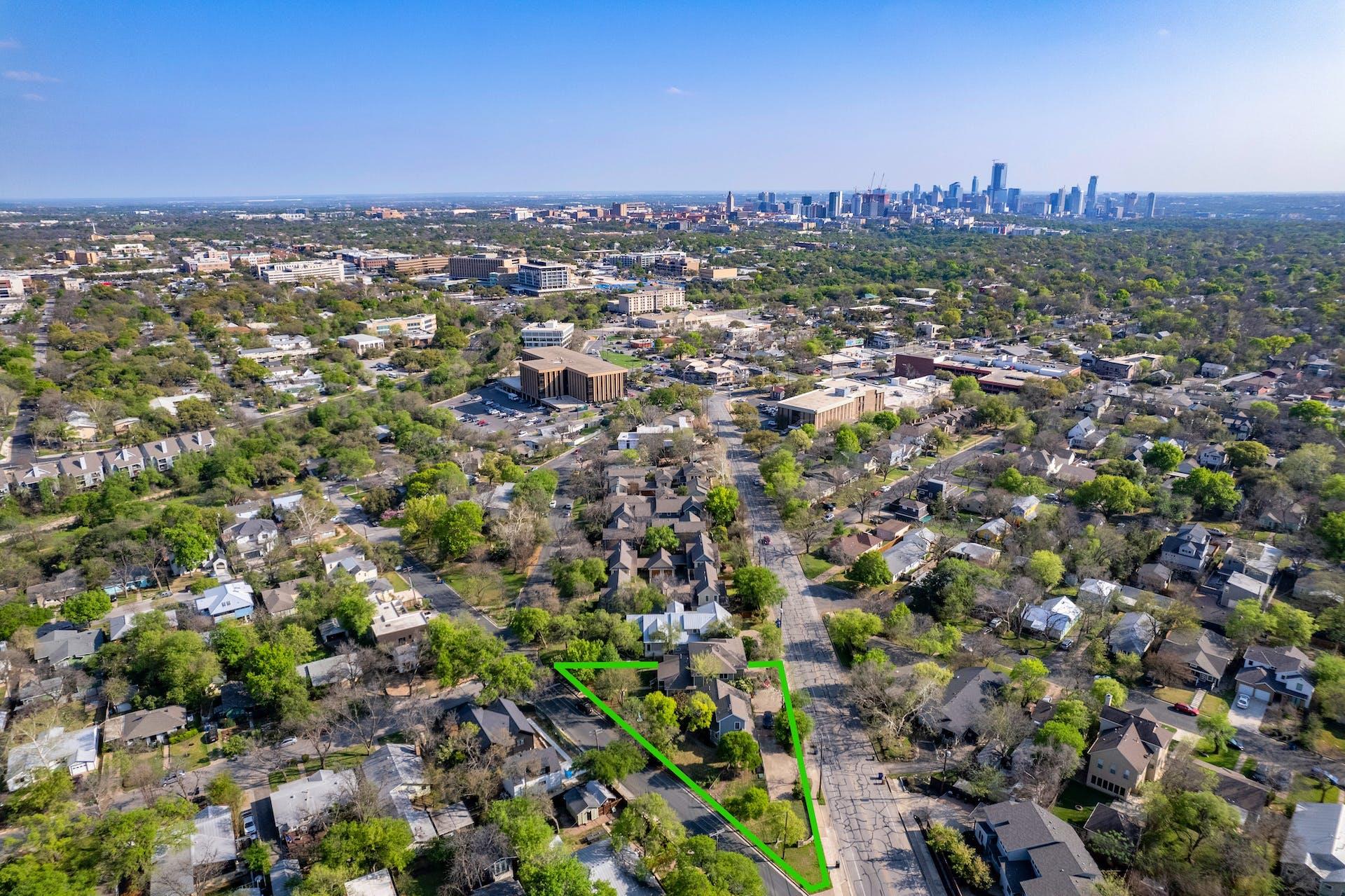 1811 W 39th ST Unit: A/B