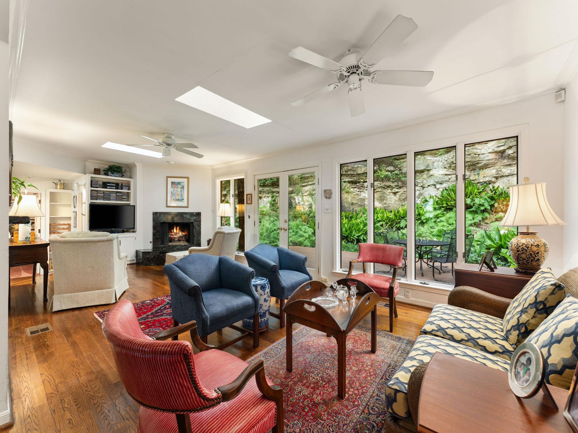 2205 Scenic DR