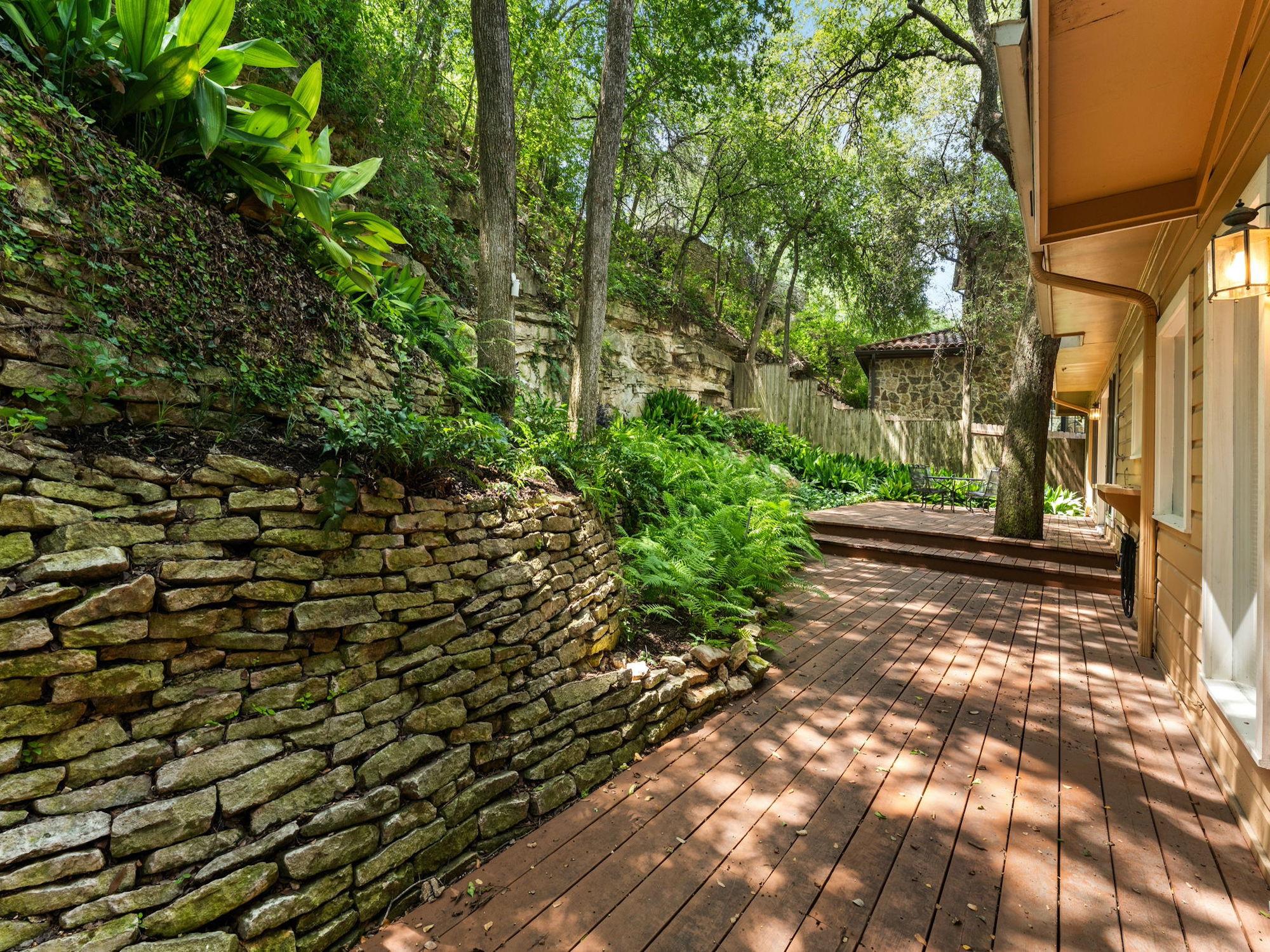 2205 Scenic DR