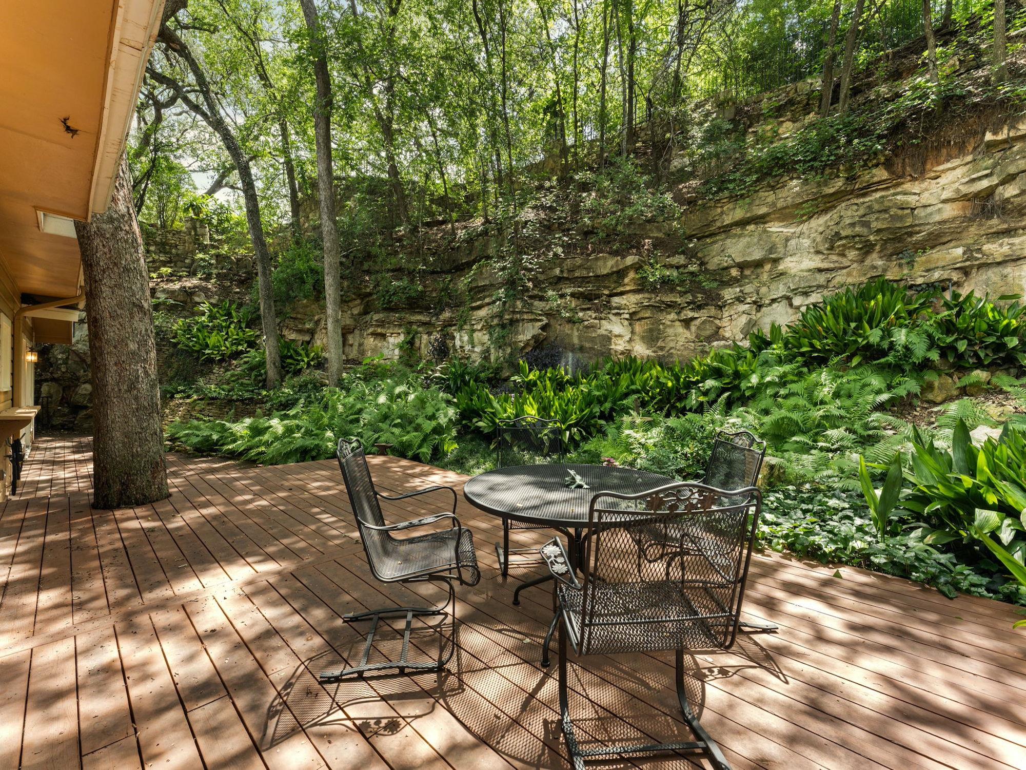 2205 Scenic DR