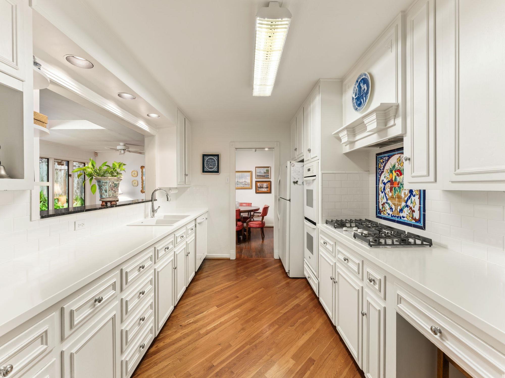 2205 Scenic DR