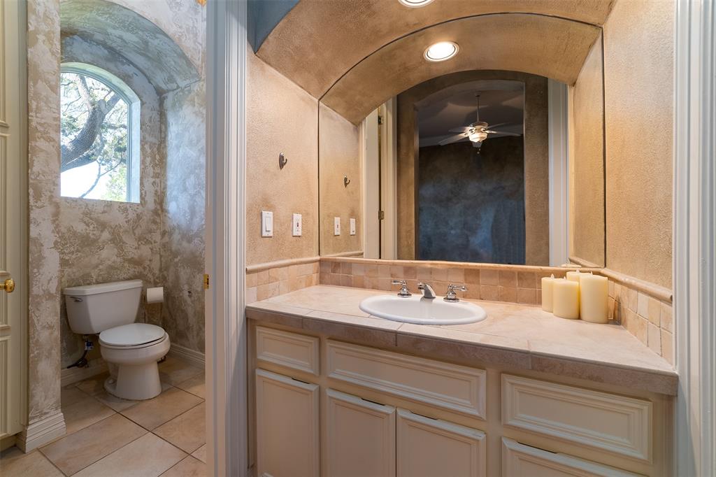 1103 Falcon Ledge DR