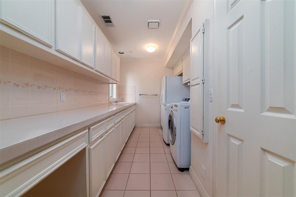 1103 Falcon Ledge DR