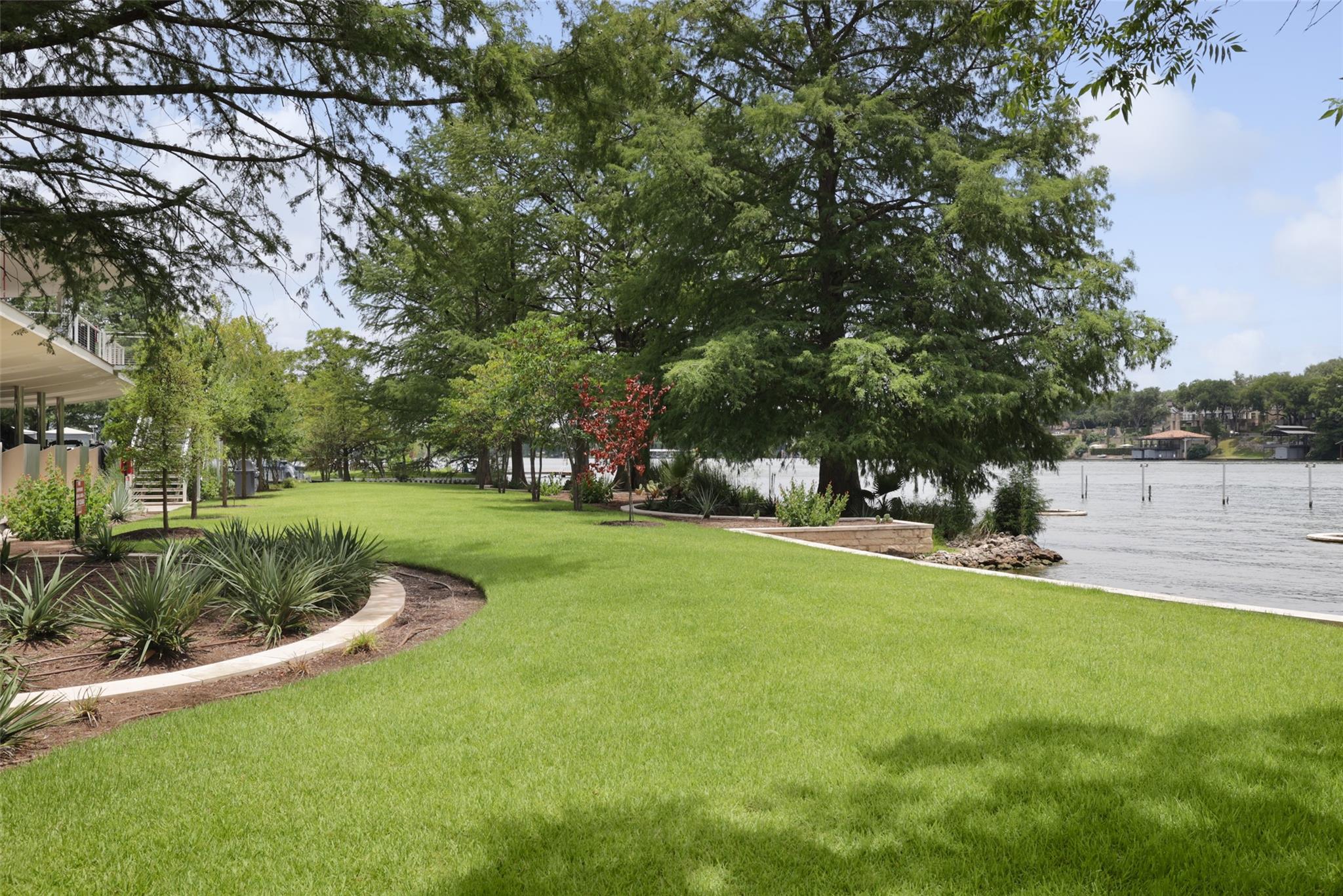 2503 Westlake DR