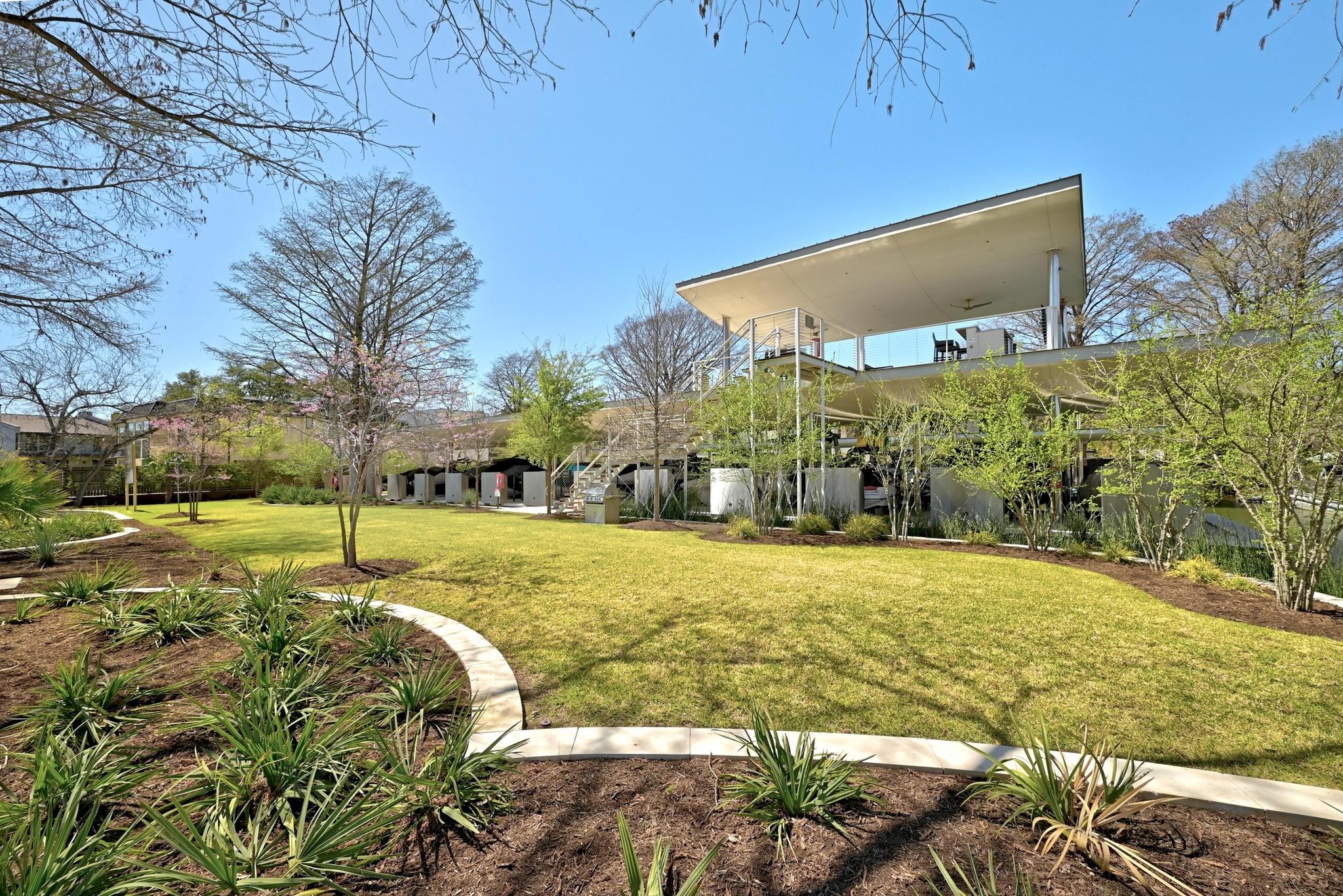 2503 Westlake DR