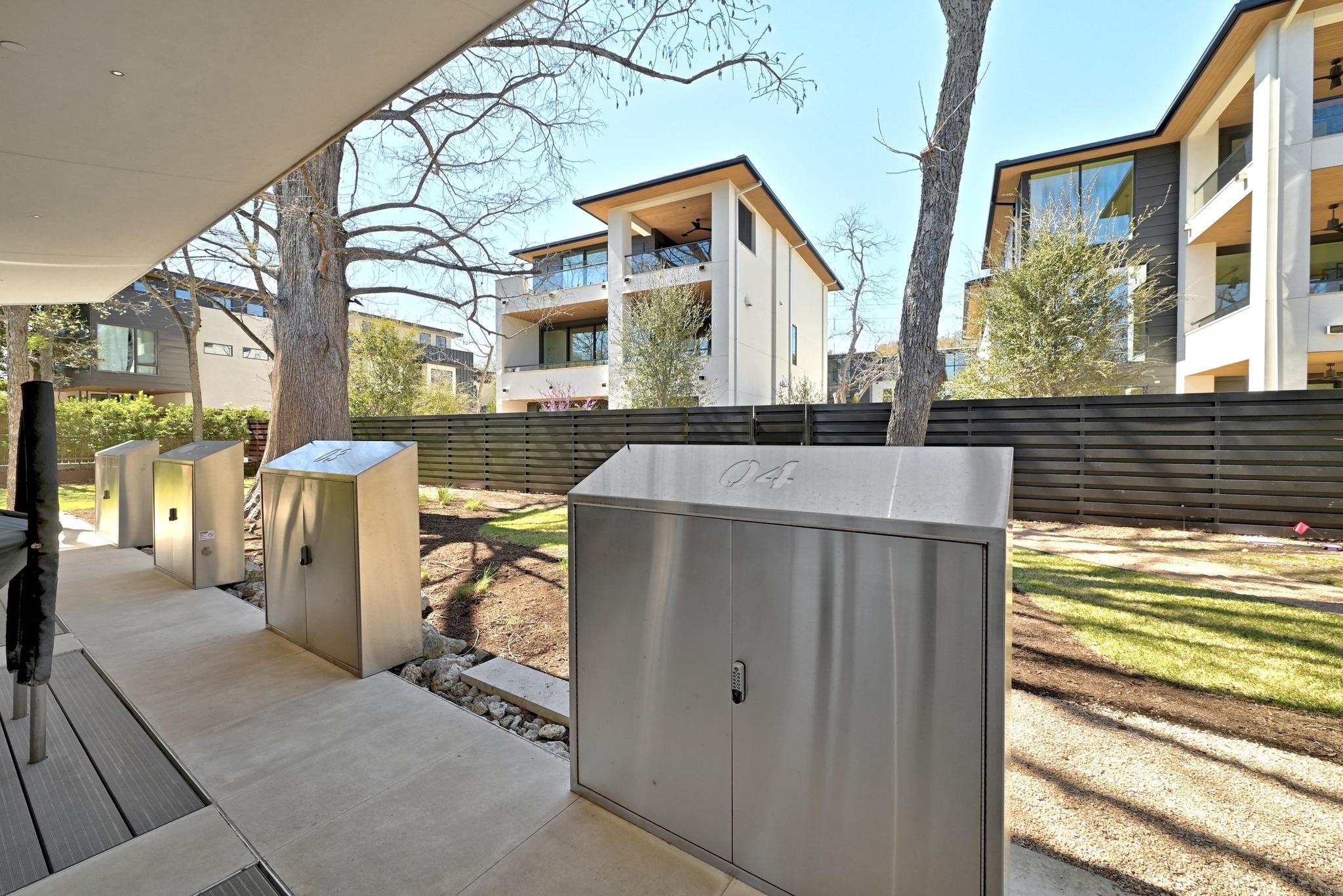 2503 Westlake DR