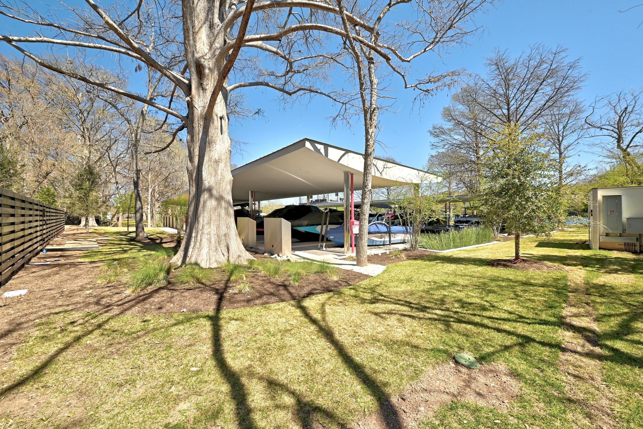 2503 Westlake DR