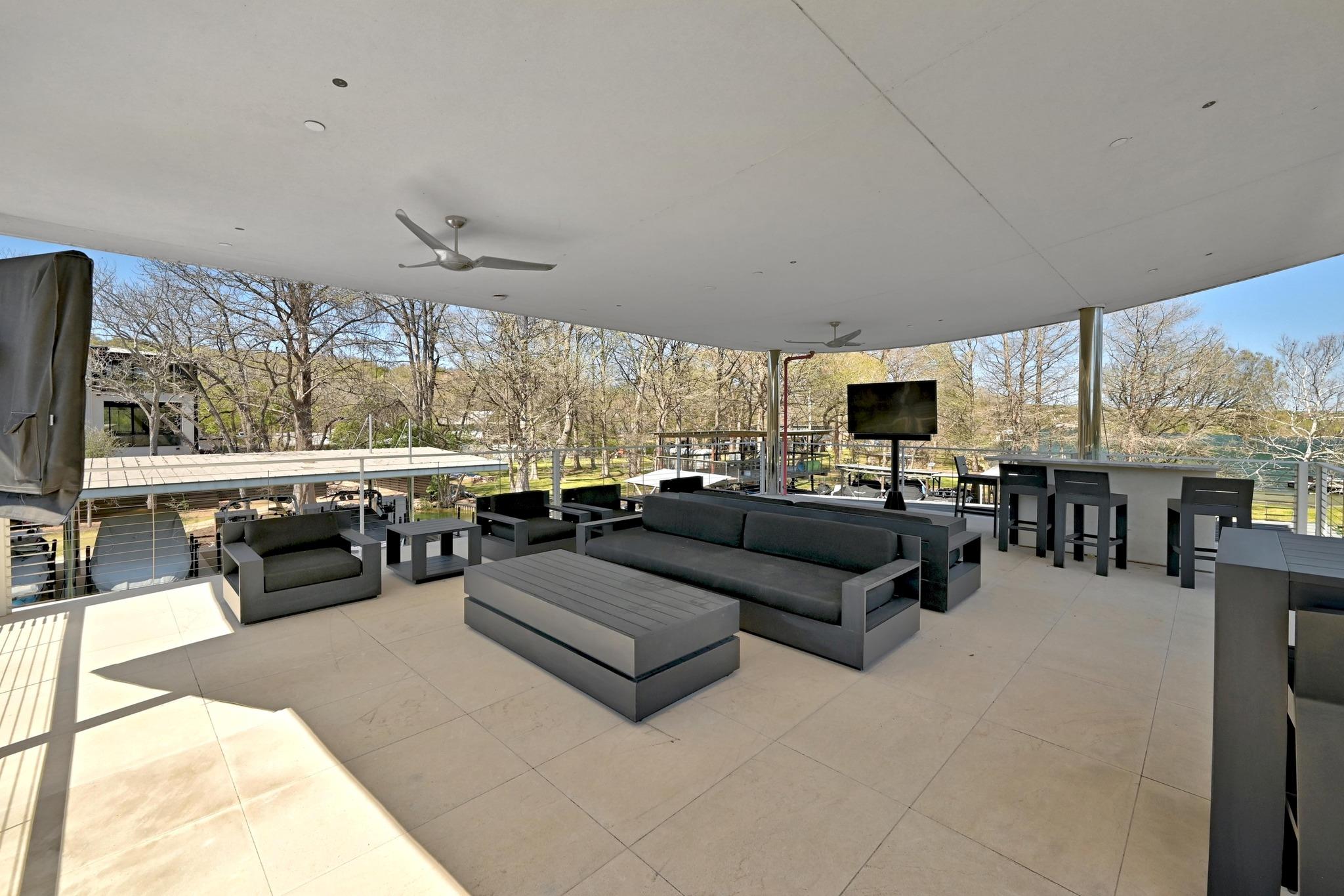 2503 Westlake DR