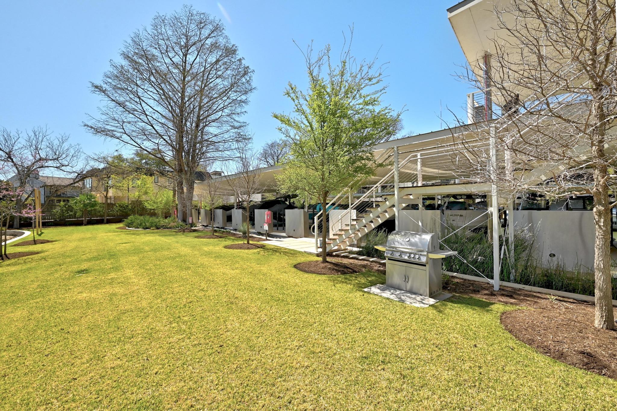 2503 Westlake DR