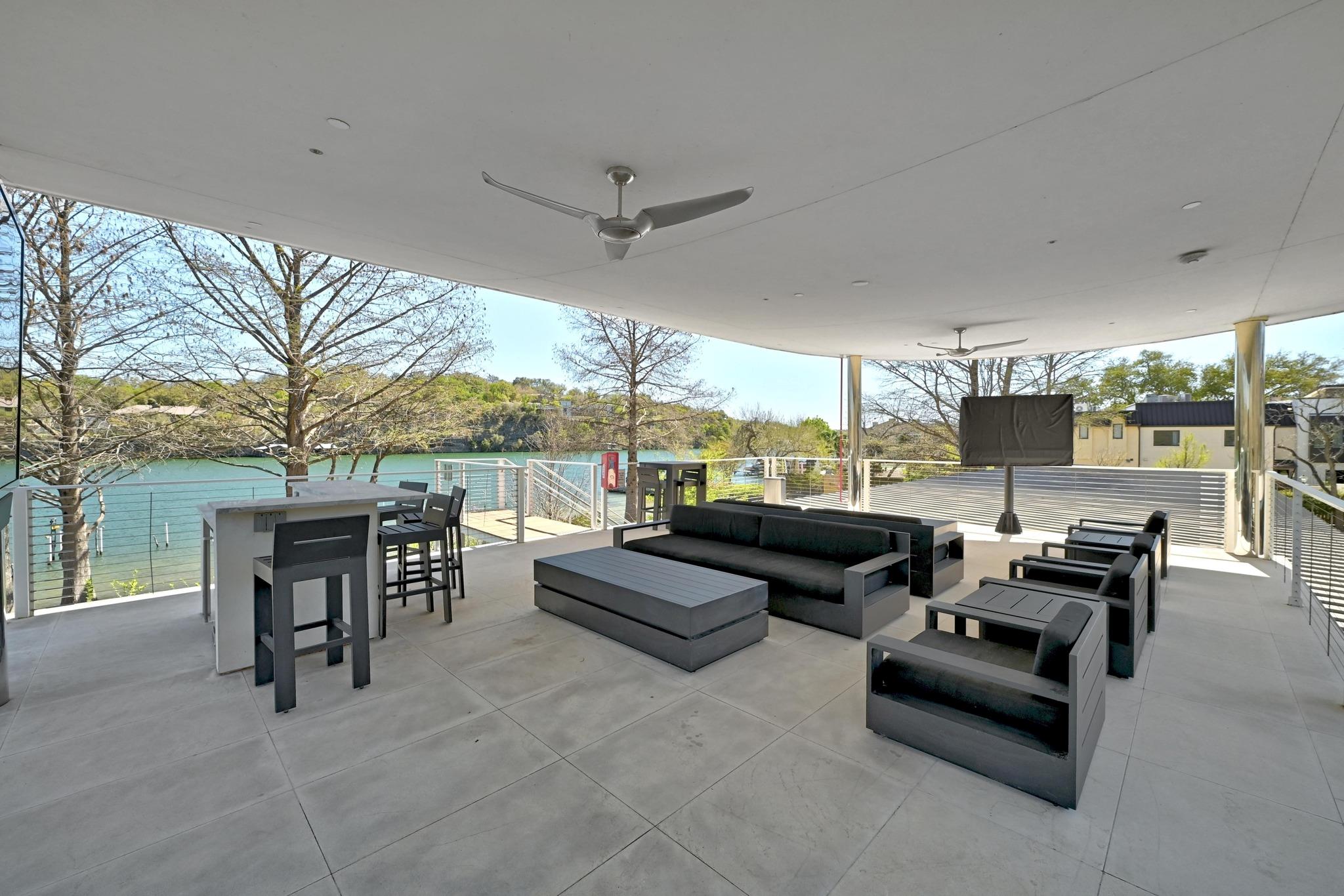 2503 Westlake DR