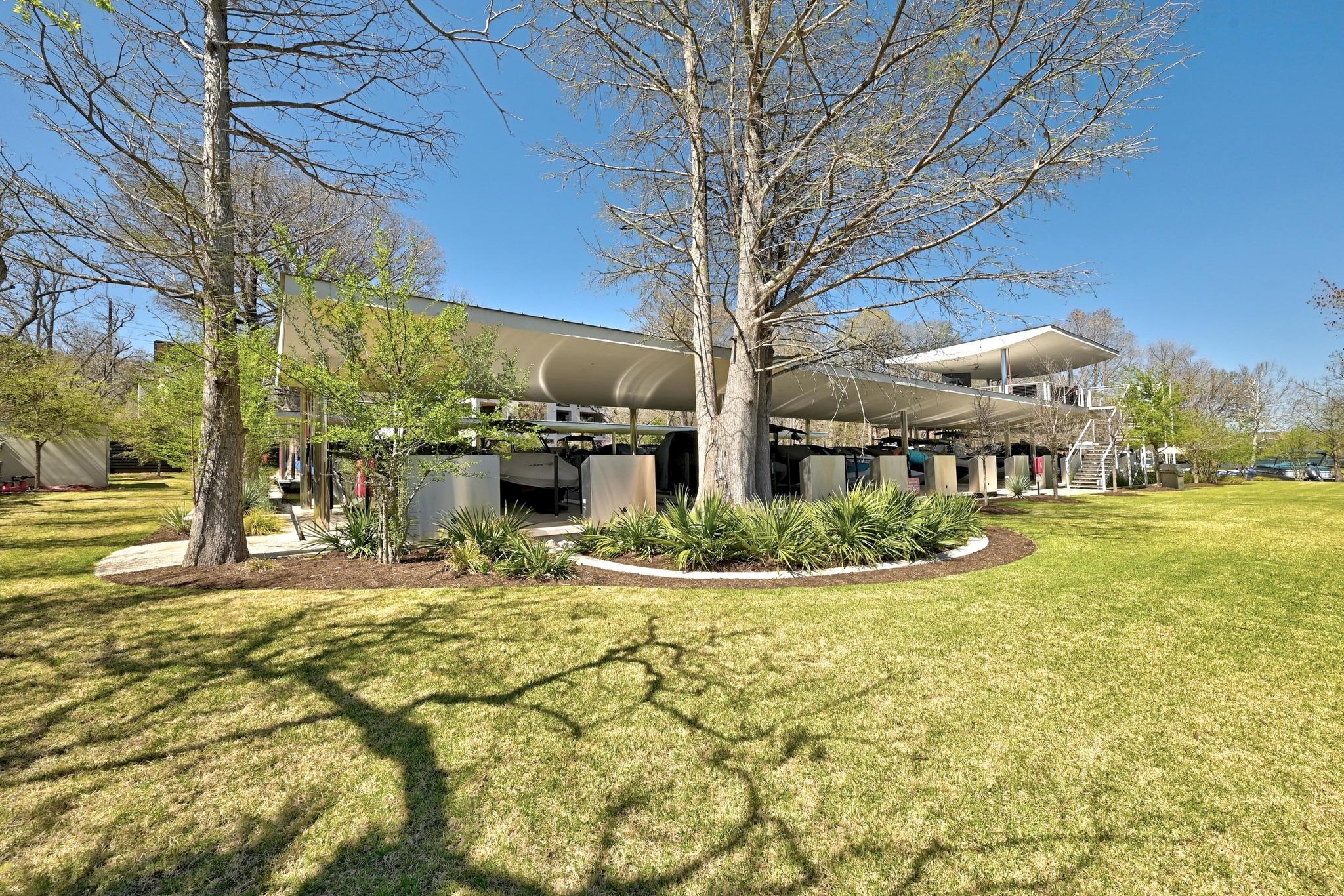 2503 Westlake DR