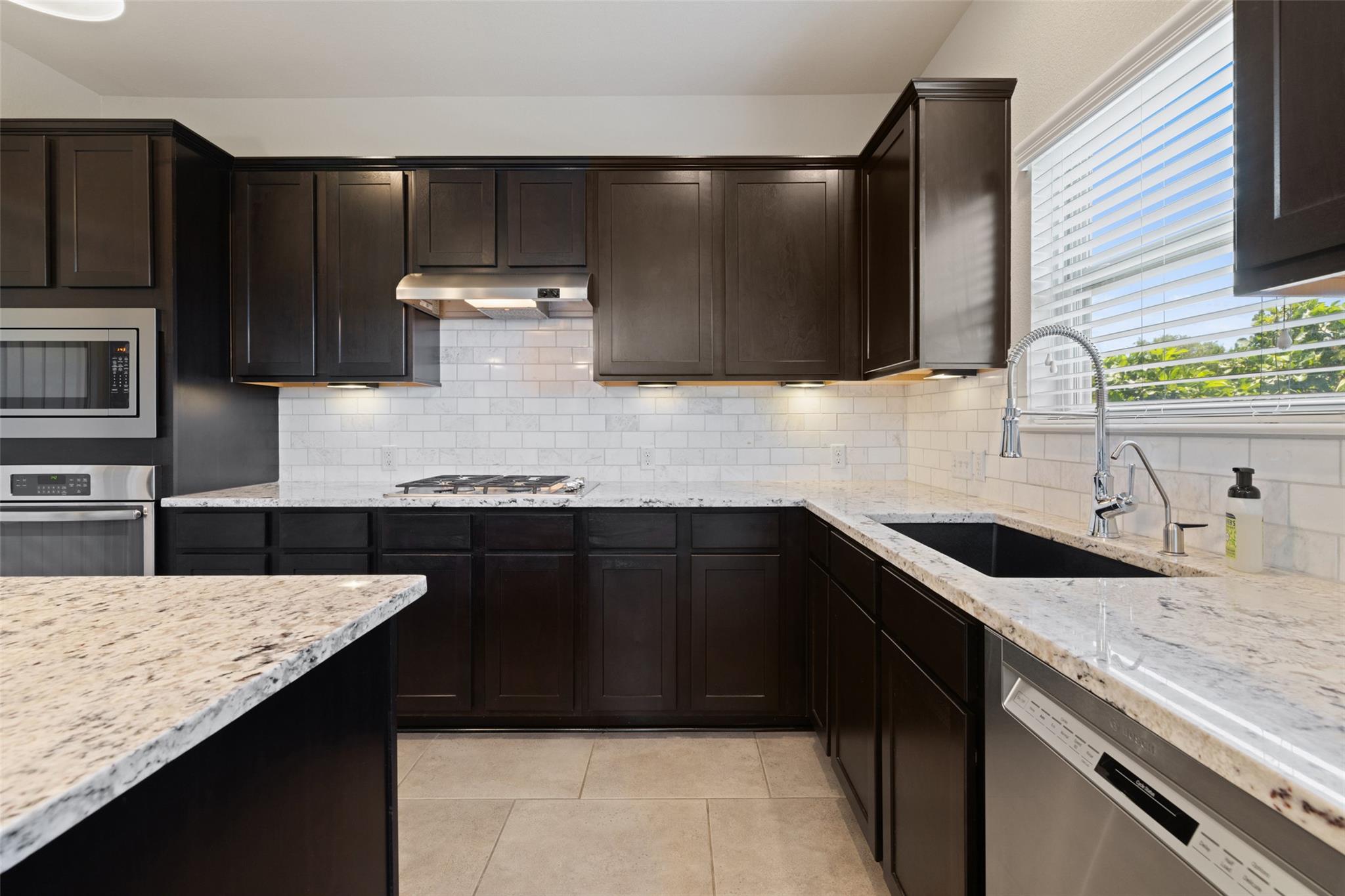 609 Stone View TRL