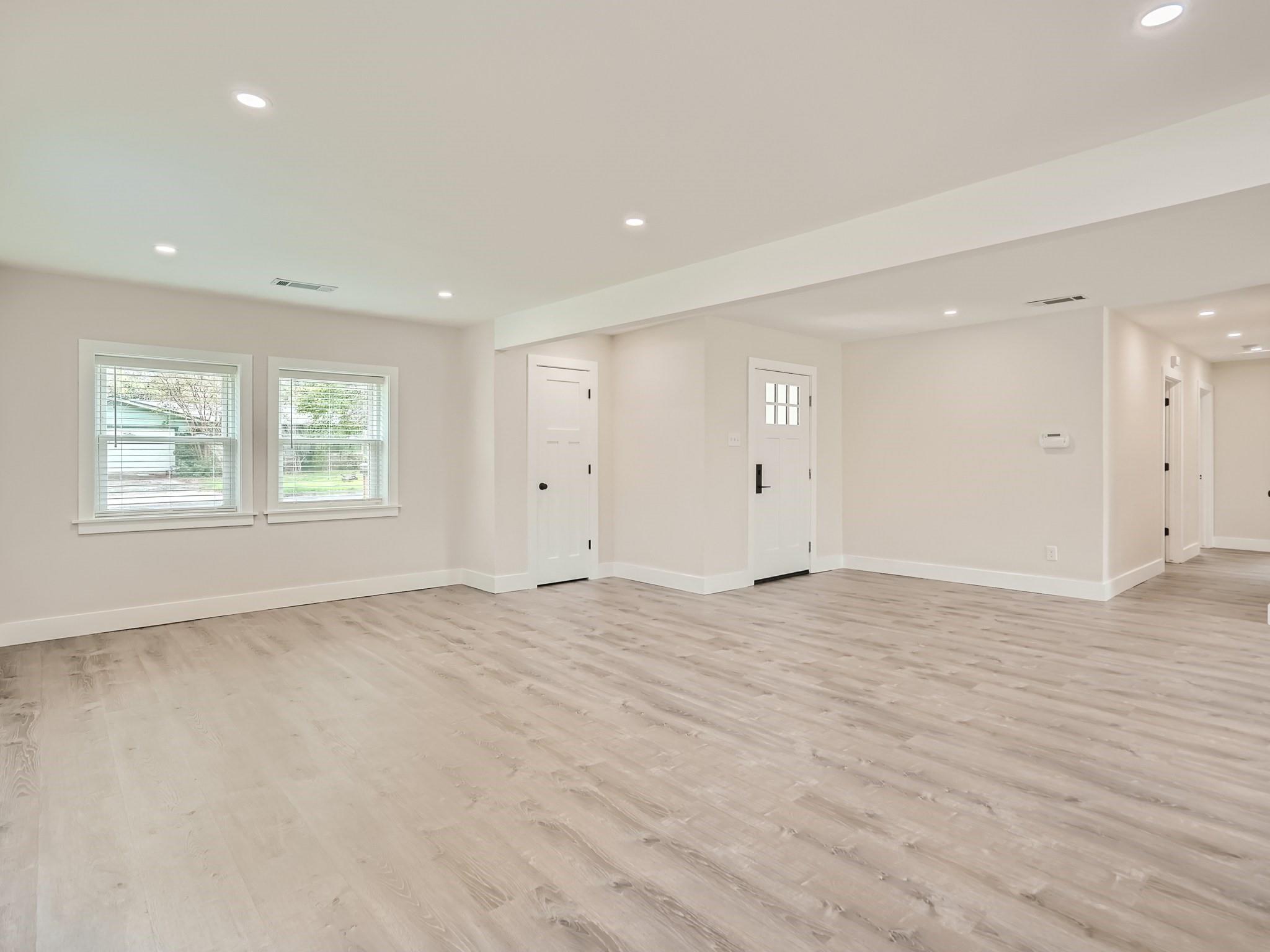 5804 Eureka DR