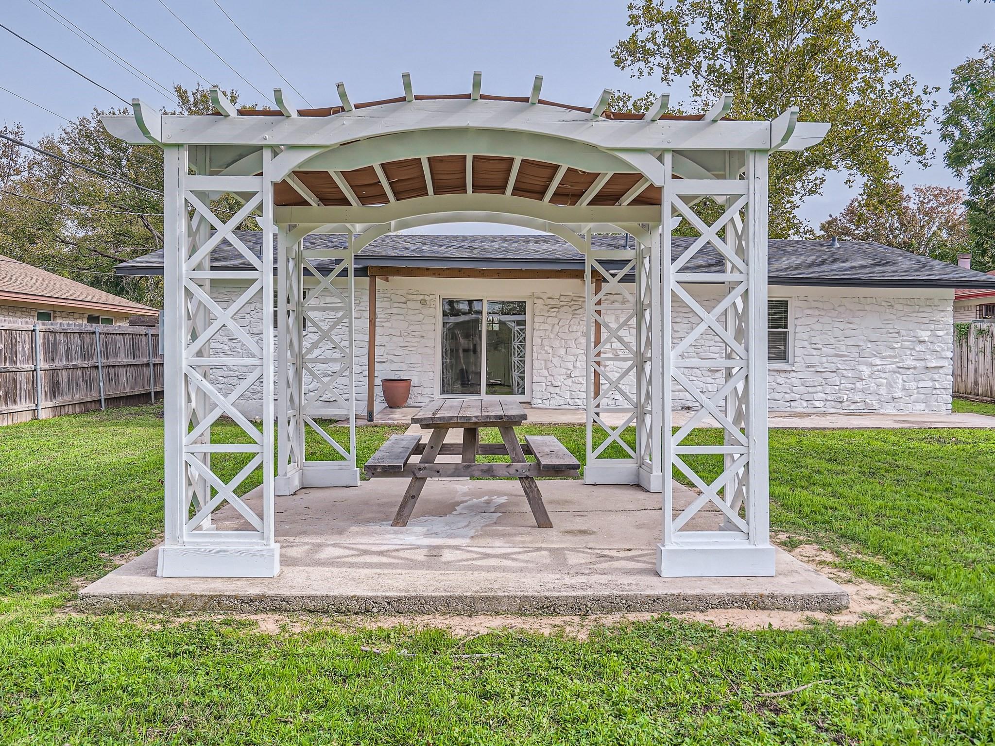 5804 Eureka DR