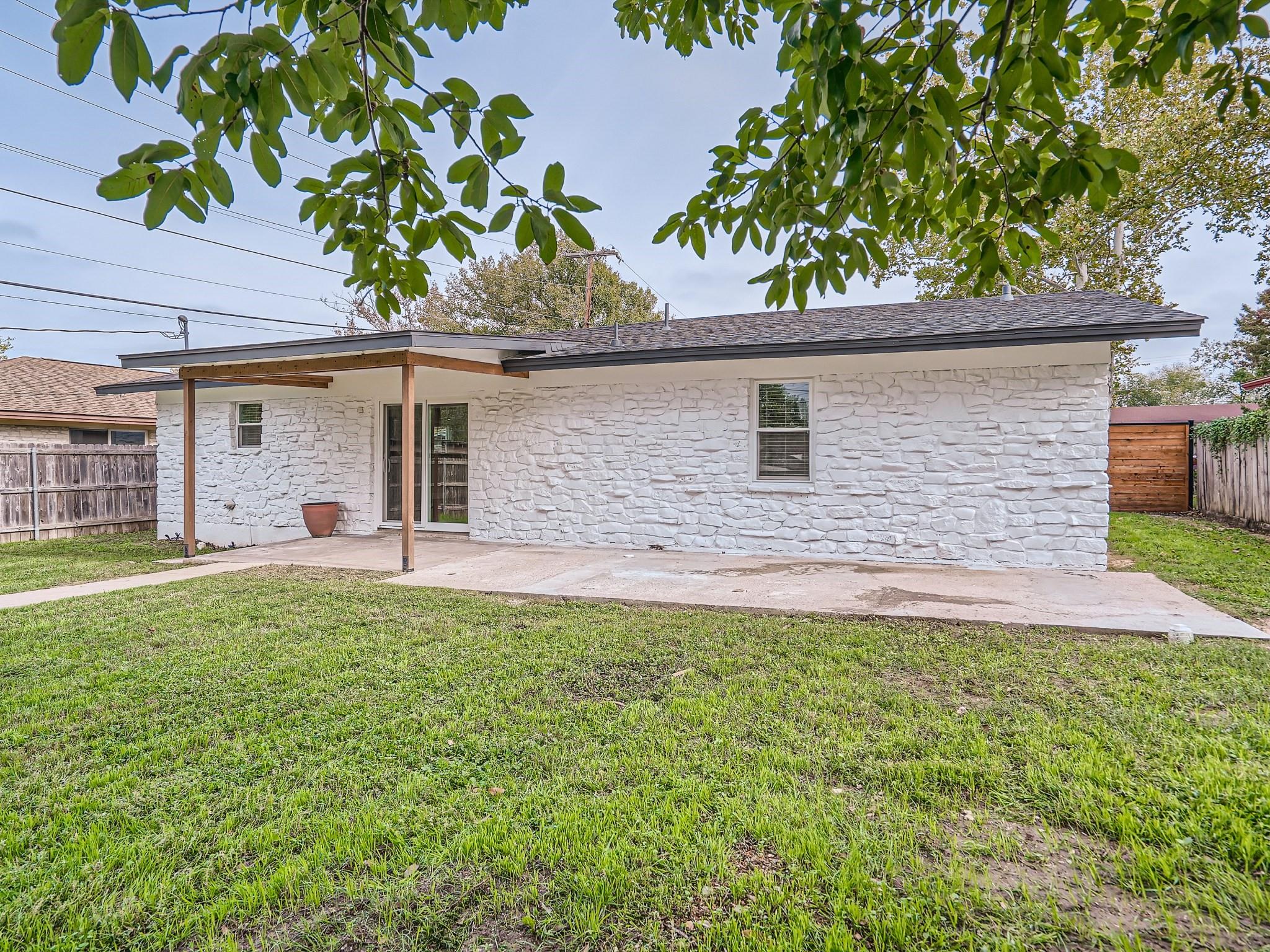 5804 Eureka DR