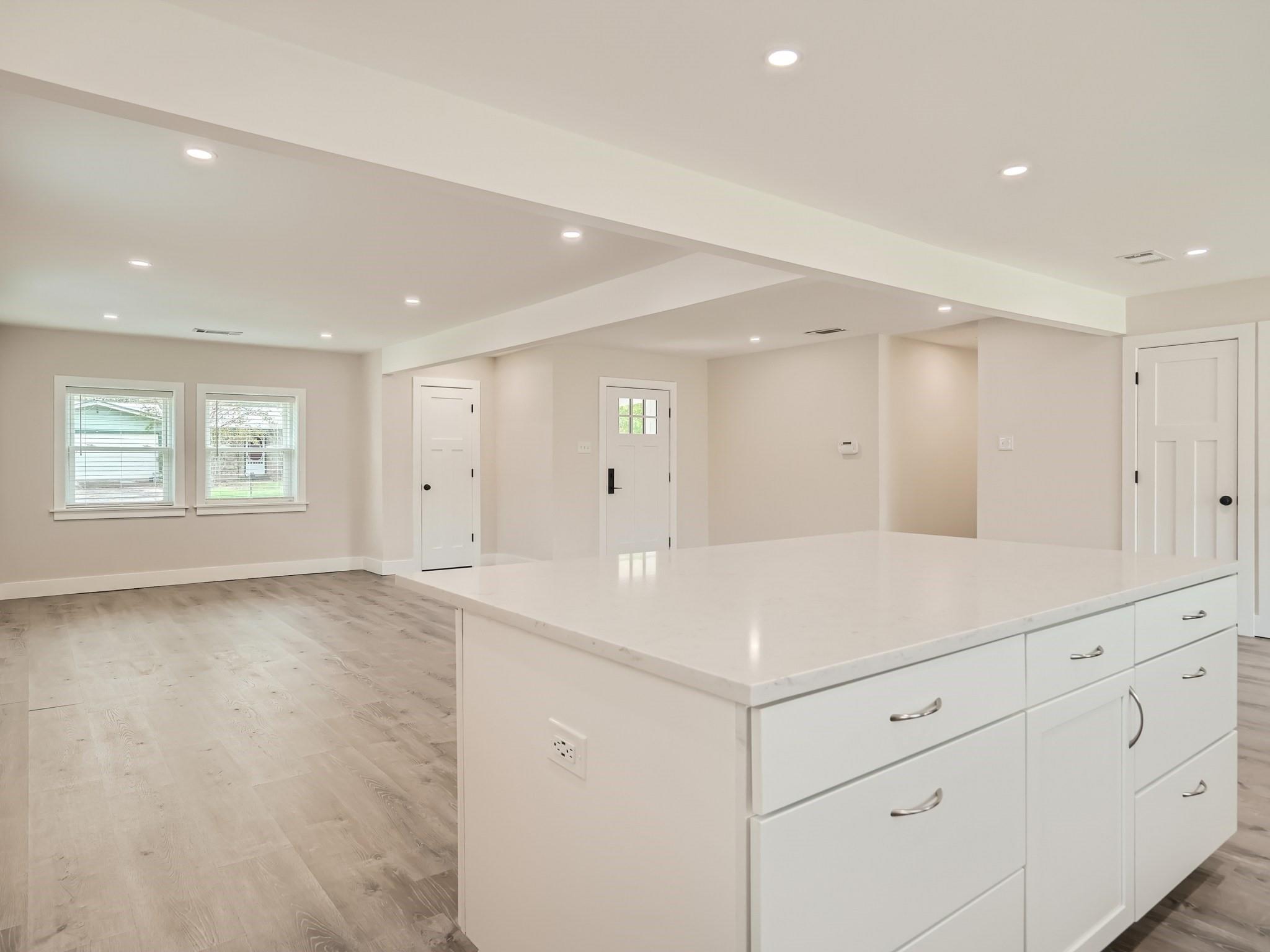 5804 Eureka DR