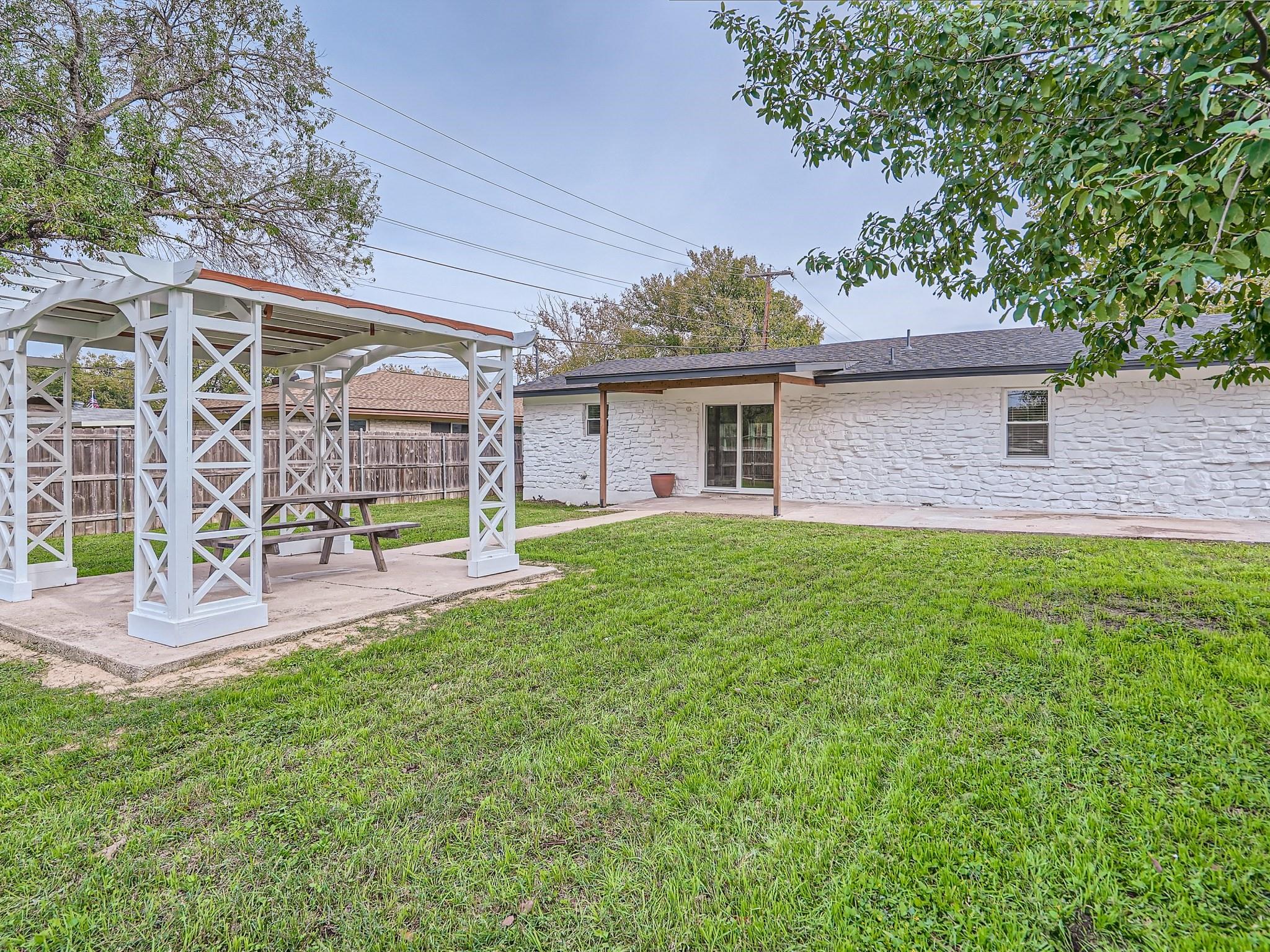 5804 Eureka DR