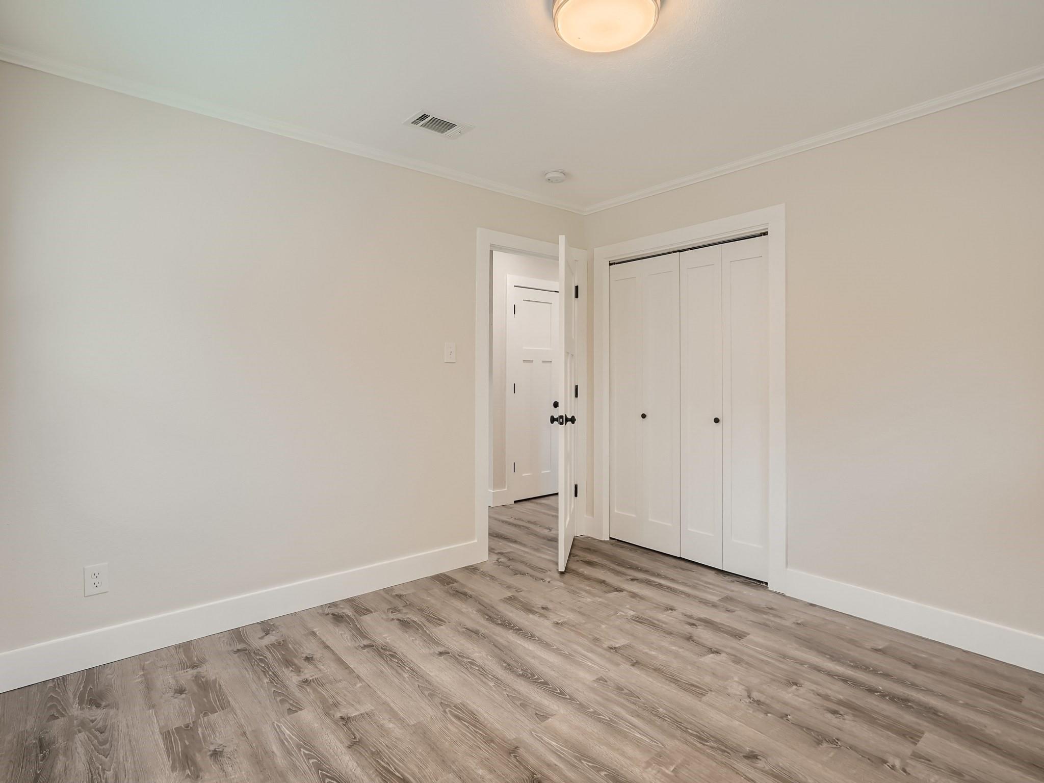 5804 Eureka DR