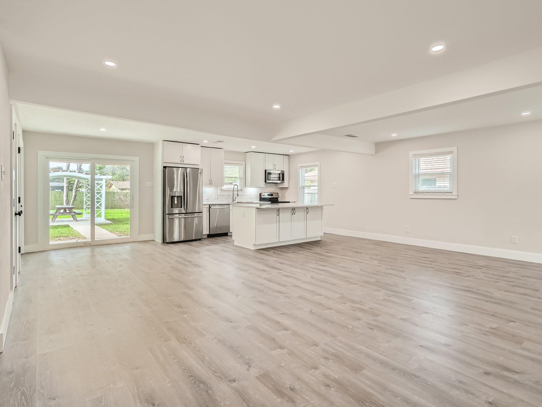 5804 Eureka DR